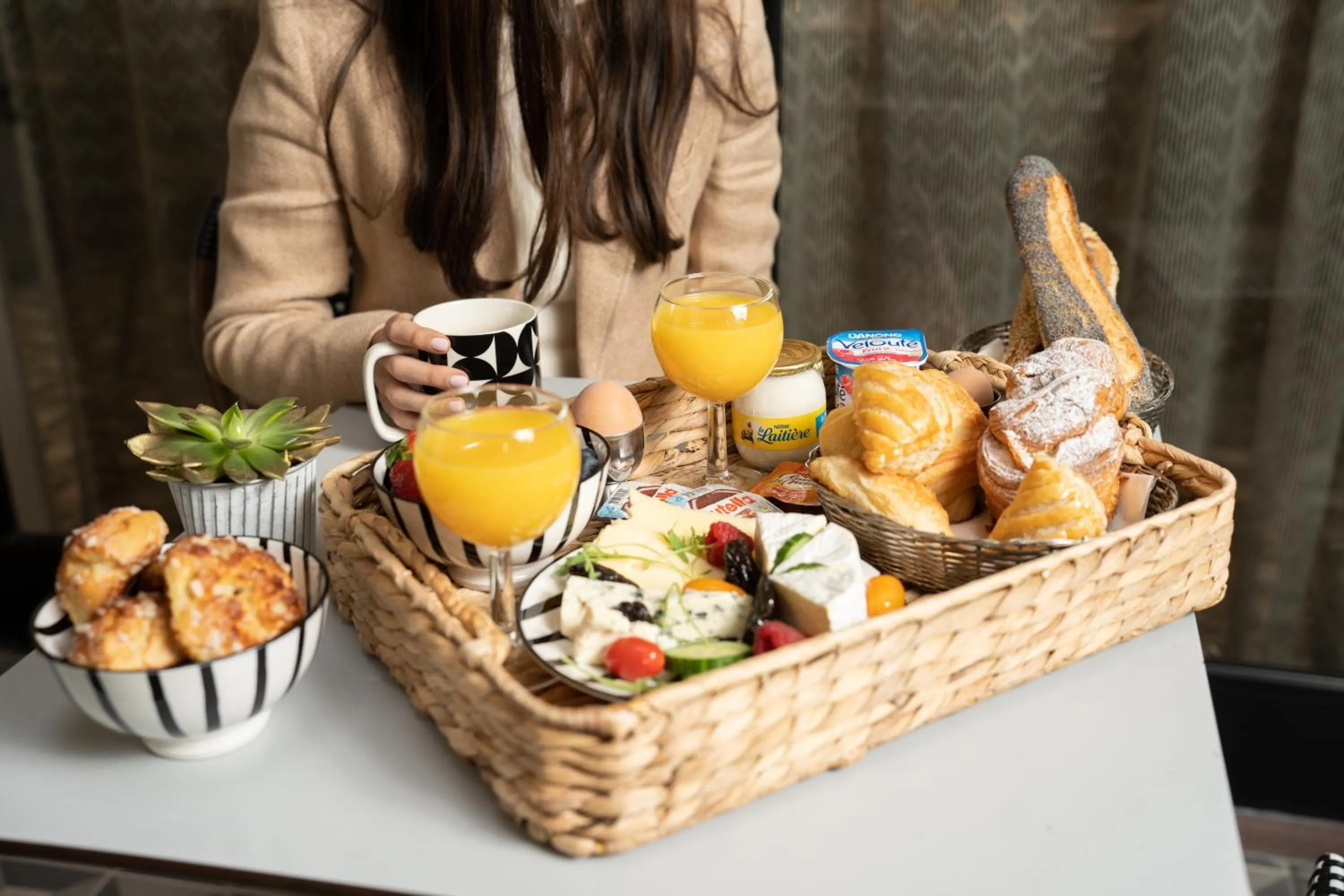 Food and drinks in Hôtel Du Mont Dore Batignolles