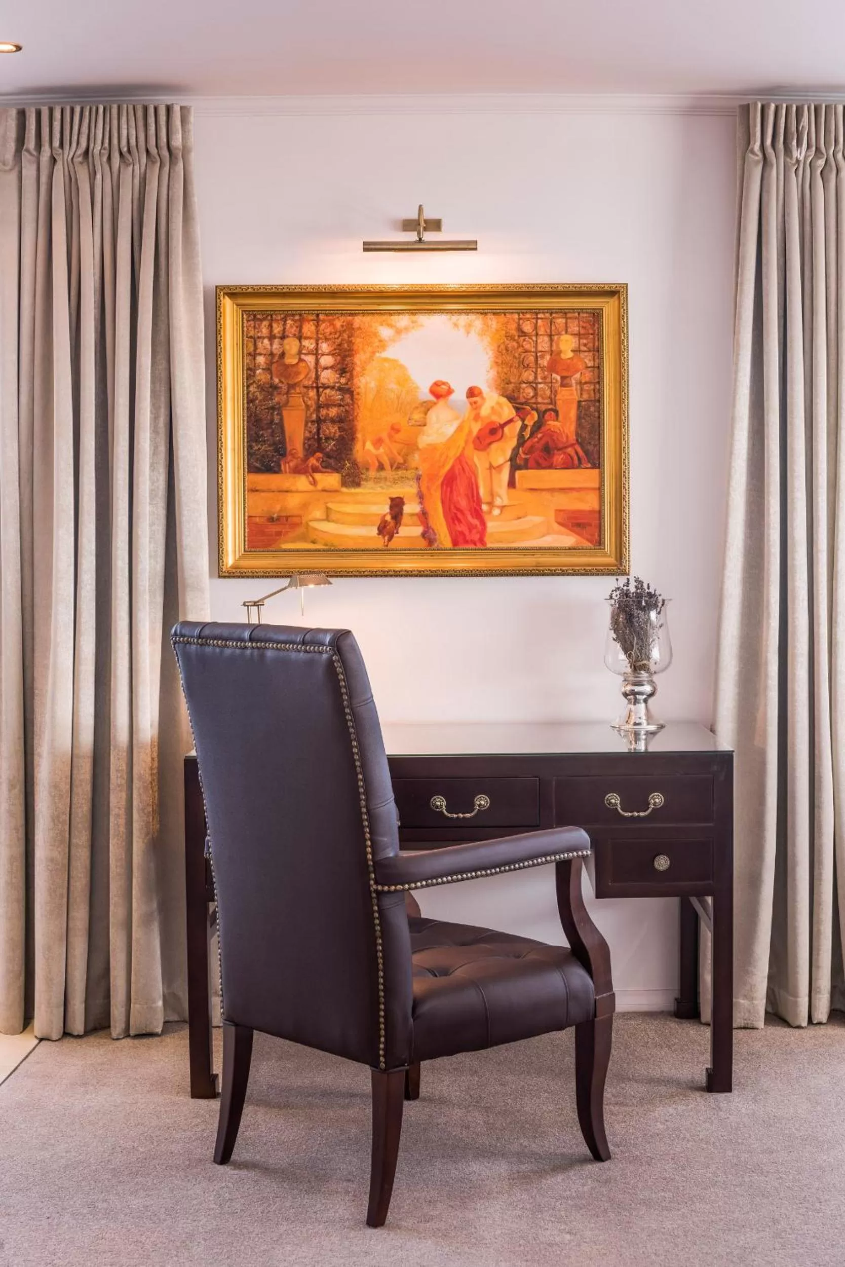 Seating area in Fino Hotel & Suites