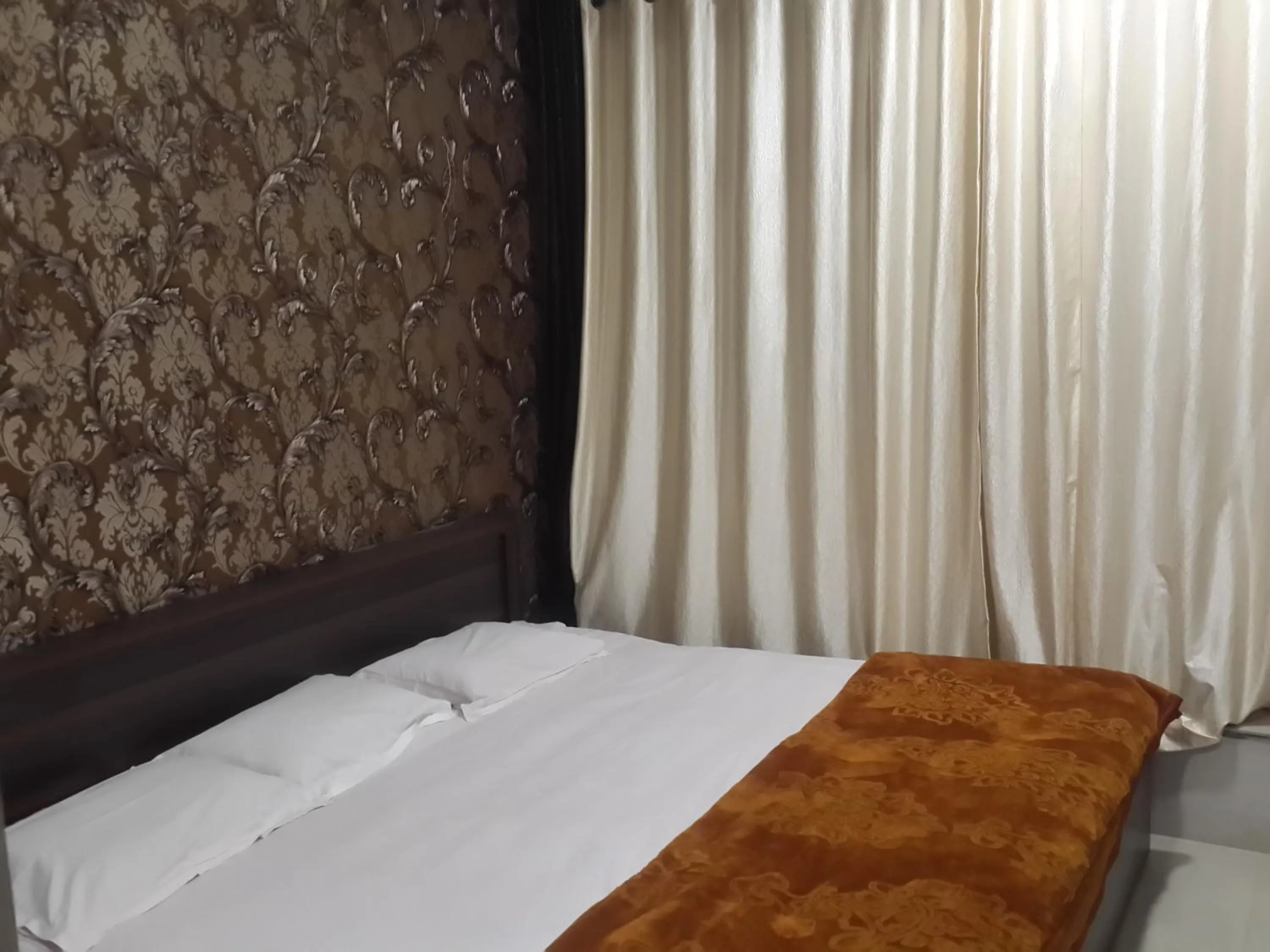 City view, Bed in Hotel Holiday Era Opposite Railway Station