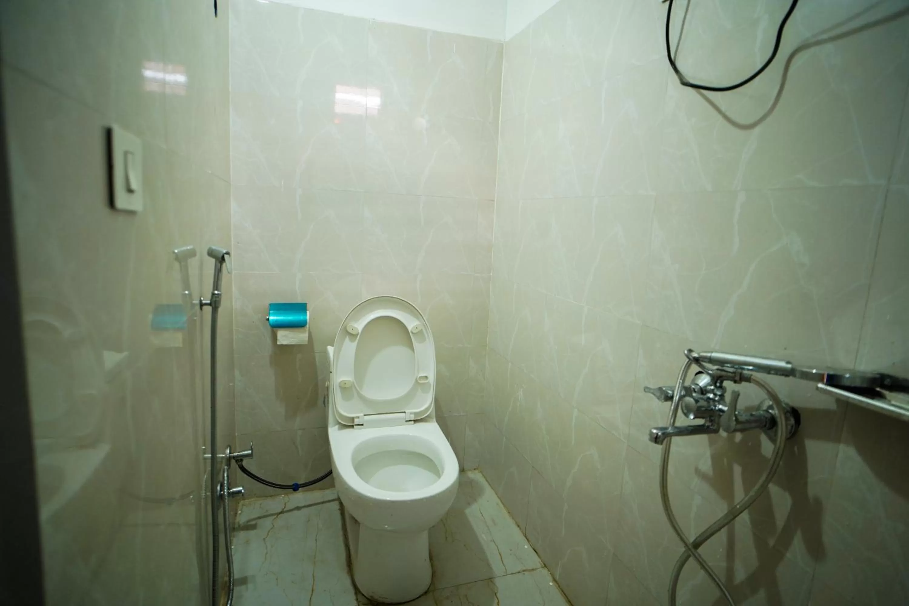 Shower in Hotel Hill Queen near Sherpa Gumba Darjeeling Mall 5 Min Couple Friendly