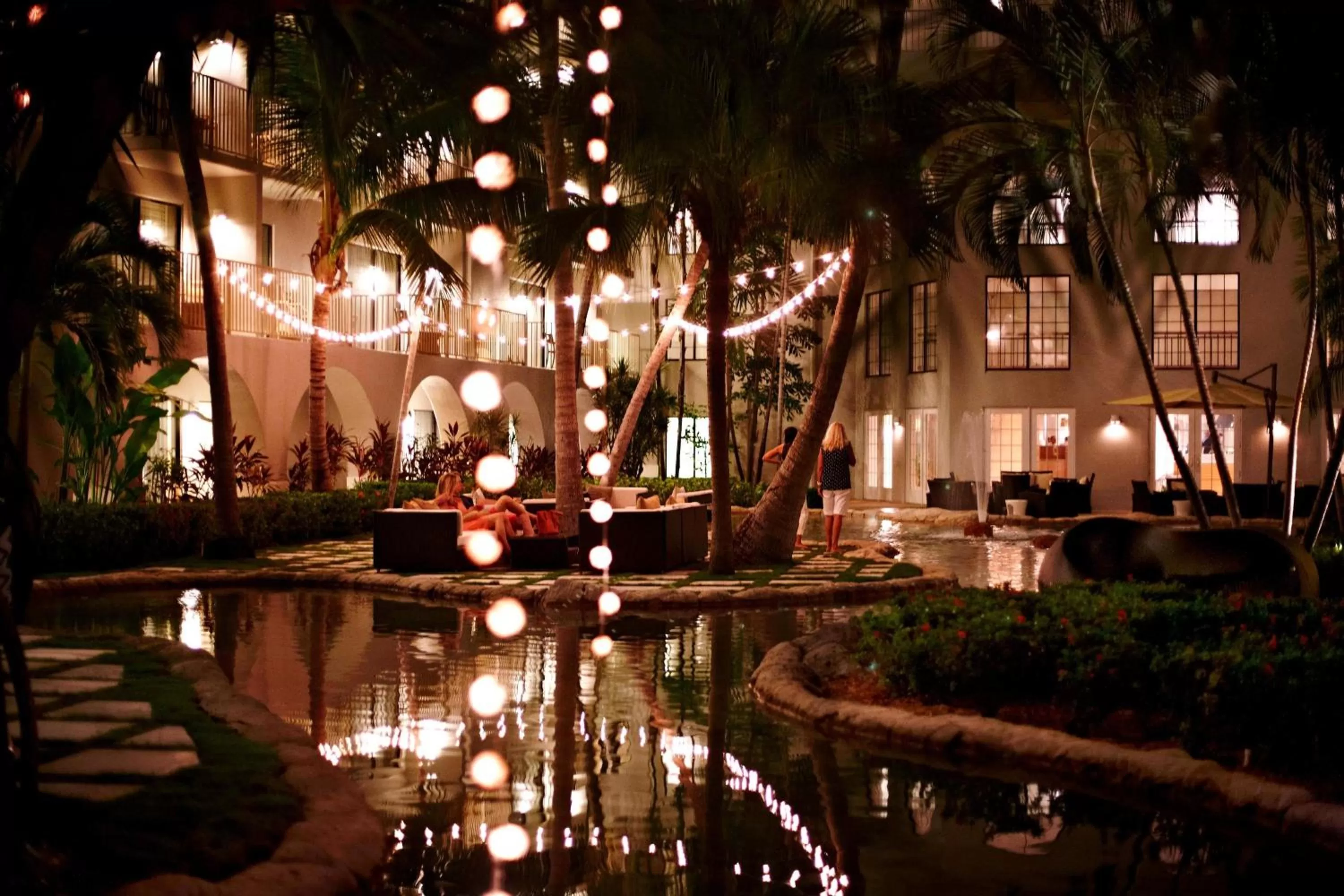 Lounge or bar in Grand Cayman Marriott Resort