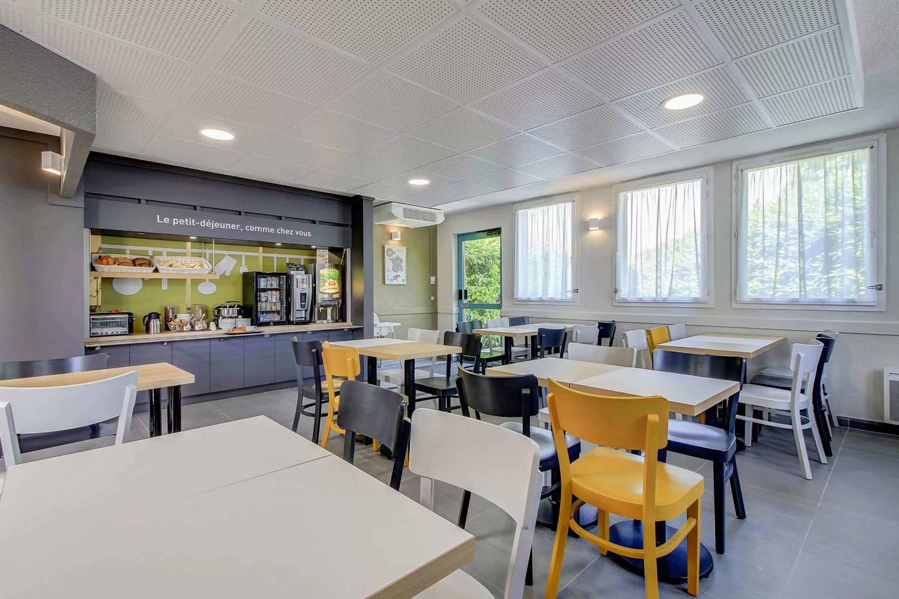 Buffet breakfast in B&B HOTEL BEAUNE Nord