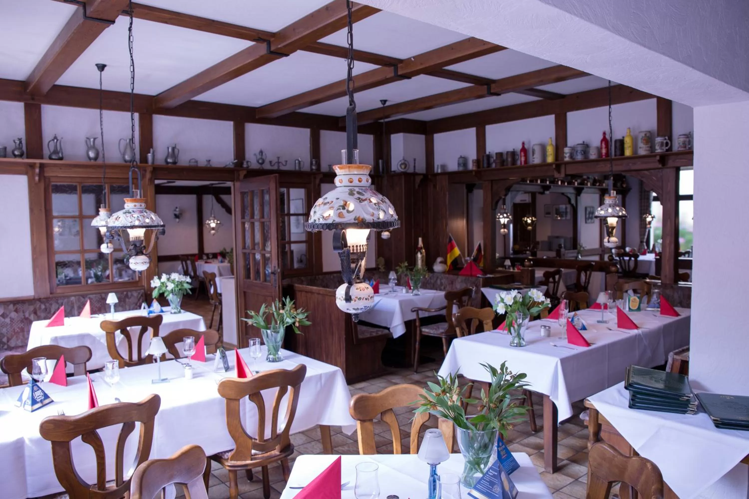 Restaurant/places to eat in Hotel & Apartment Am Theaterplatz