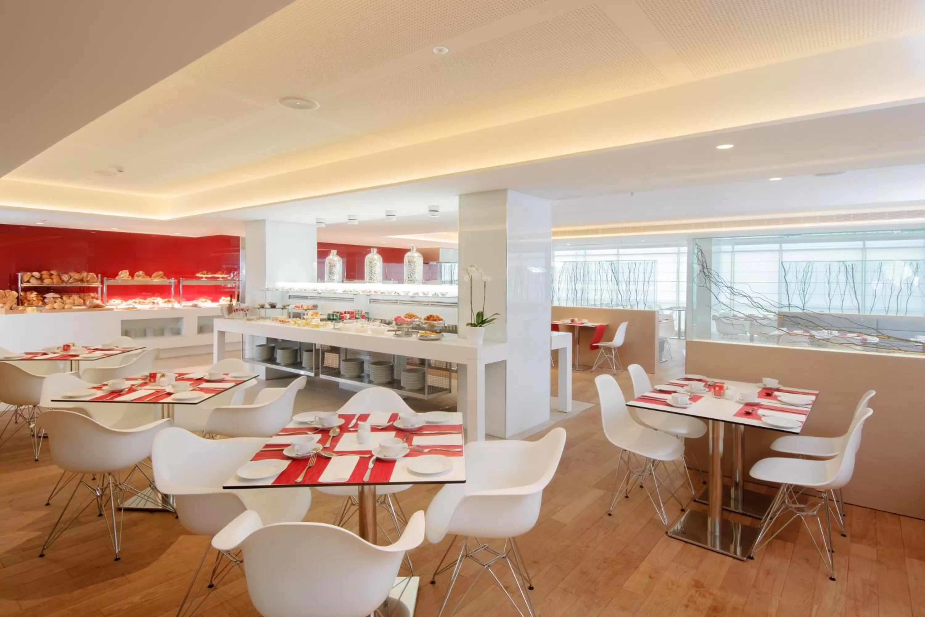 Restaurant/places to eat in Leonardo Plaza Netanya Hotel