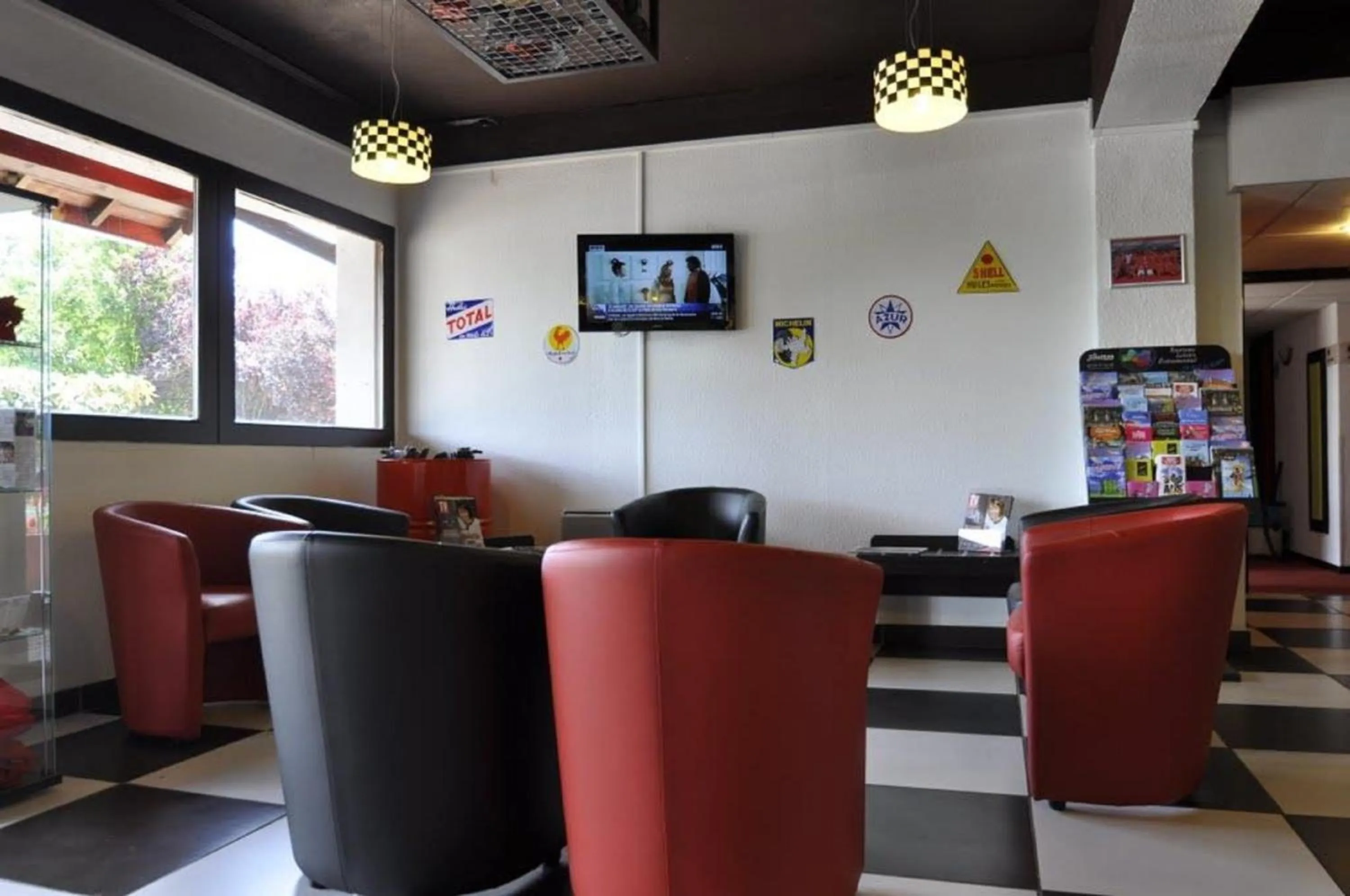 Seating area in Enzo Hotels Vierzon by Kyriad Direct