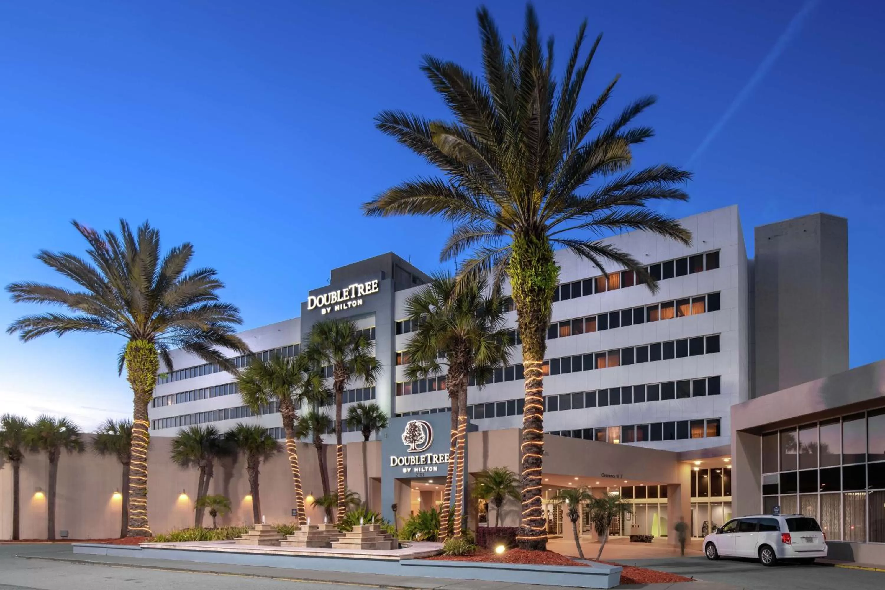Property building in DoubleTree by Hilton Hotel Jacksonville Airport