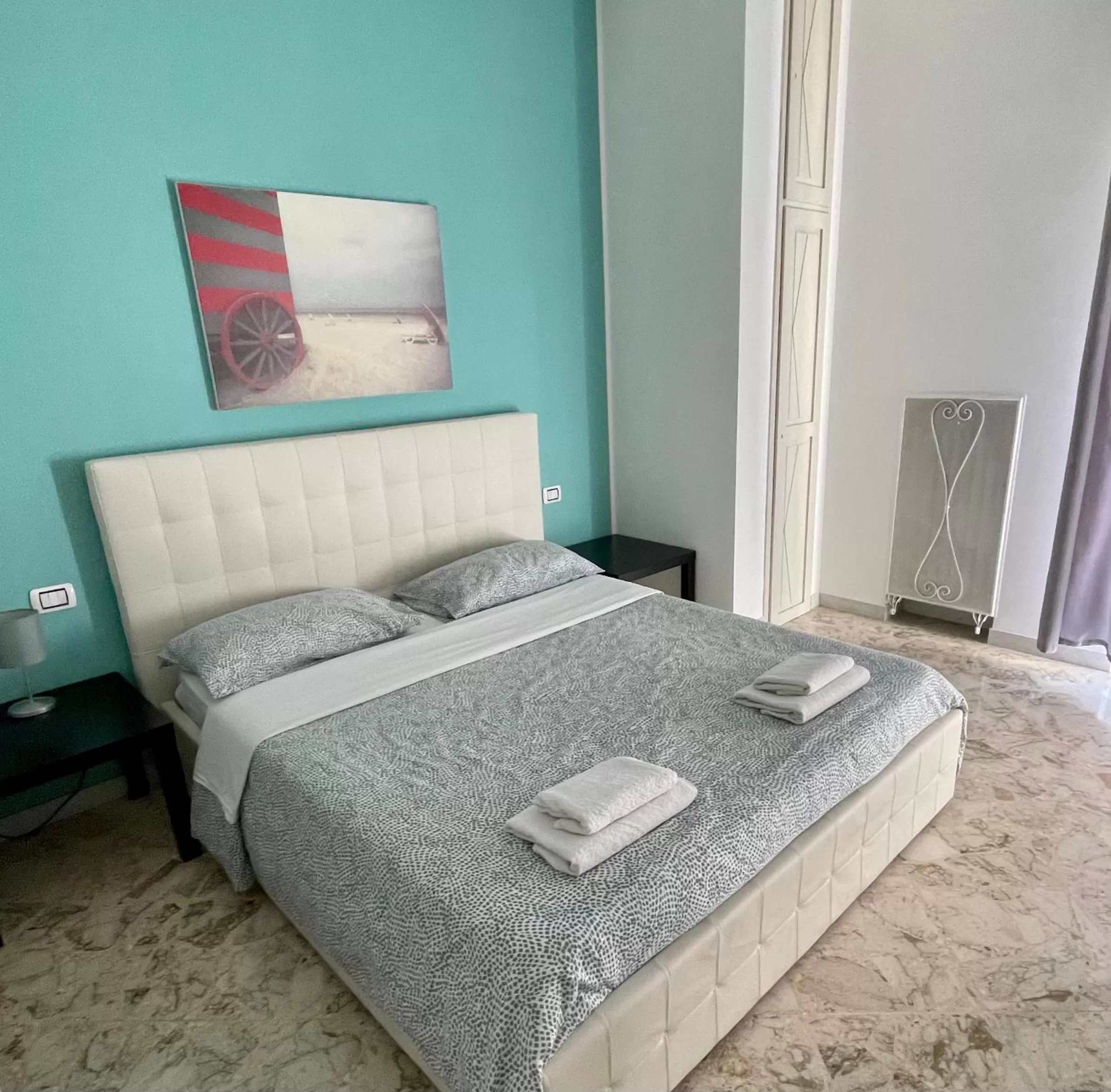 Photo of the whole room, Bed in CAVOUR 124 -guest-room-