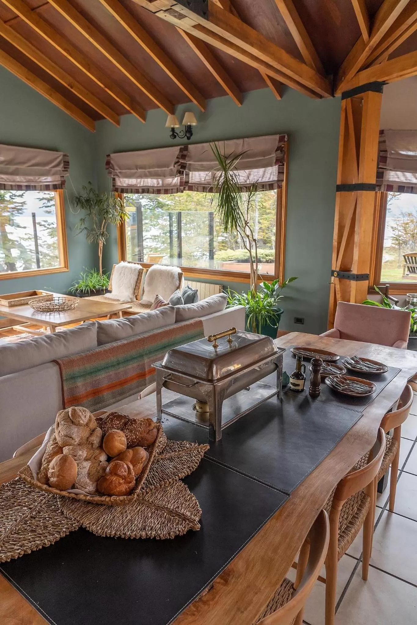 Buffet breakfast in Los Ñires Ushuaia