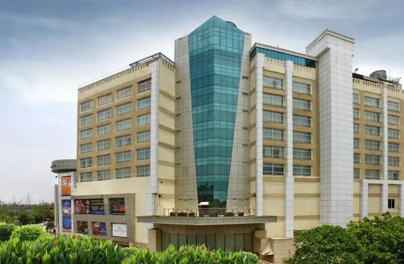 Mahagun Sarovar Portico Suites Mahagun Sarovar Portico Suites