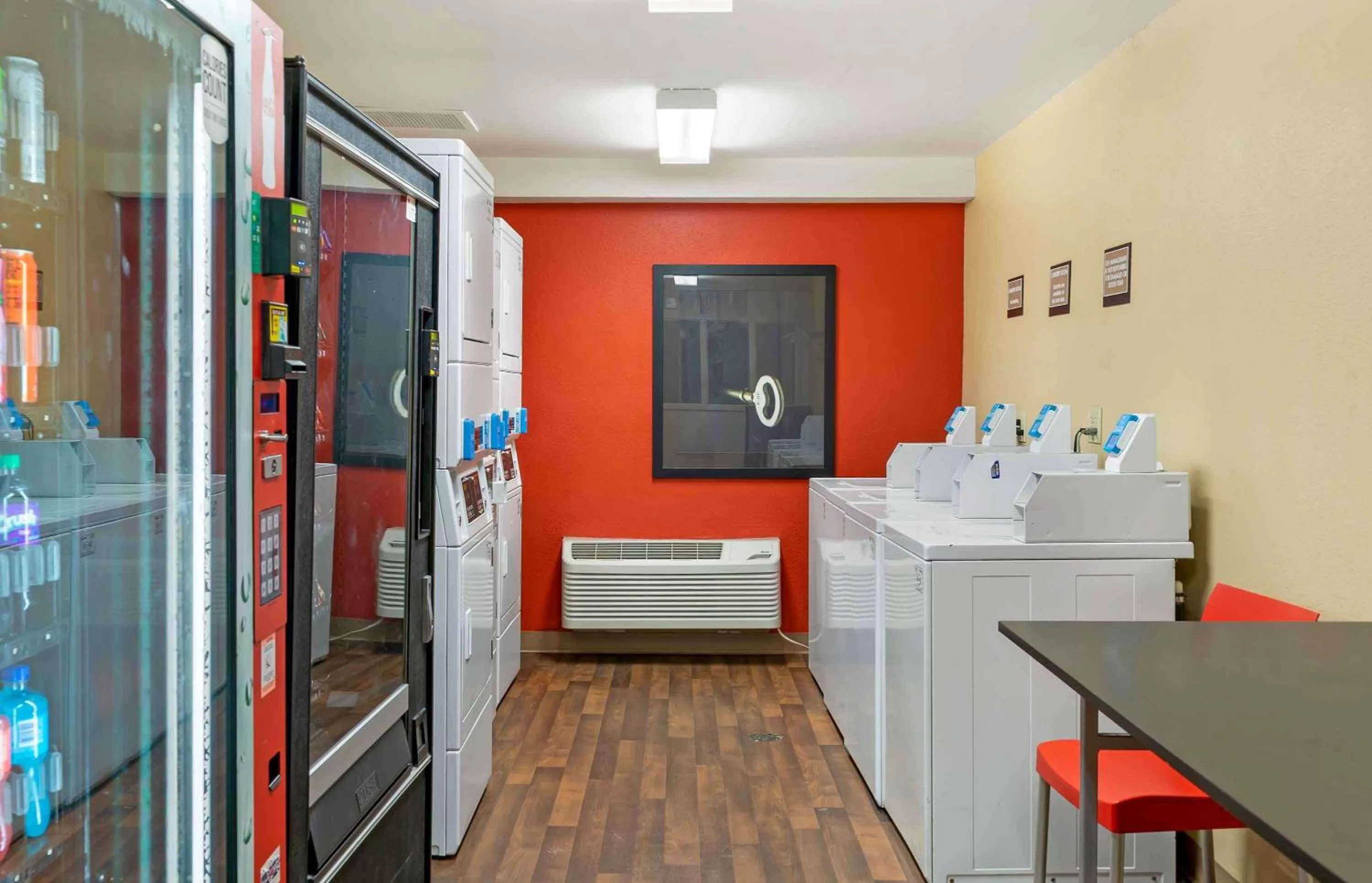 Property building in Extended Stay America Select Suites - Detroit - Farmington Hills