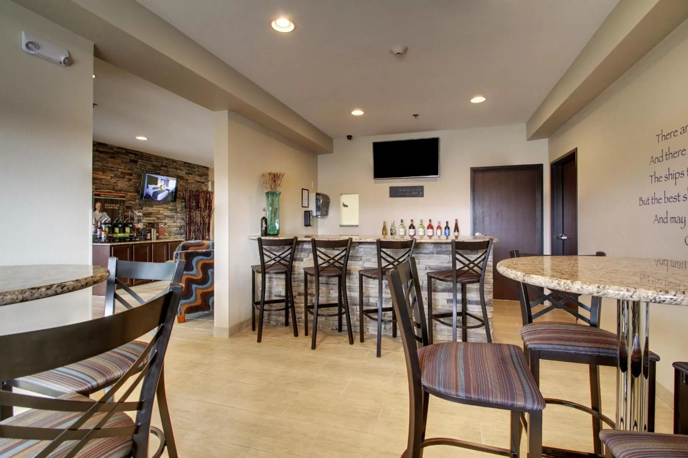 Lounge or bar in Cobblestone Inn & Suites - Fort Dodge