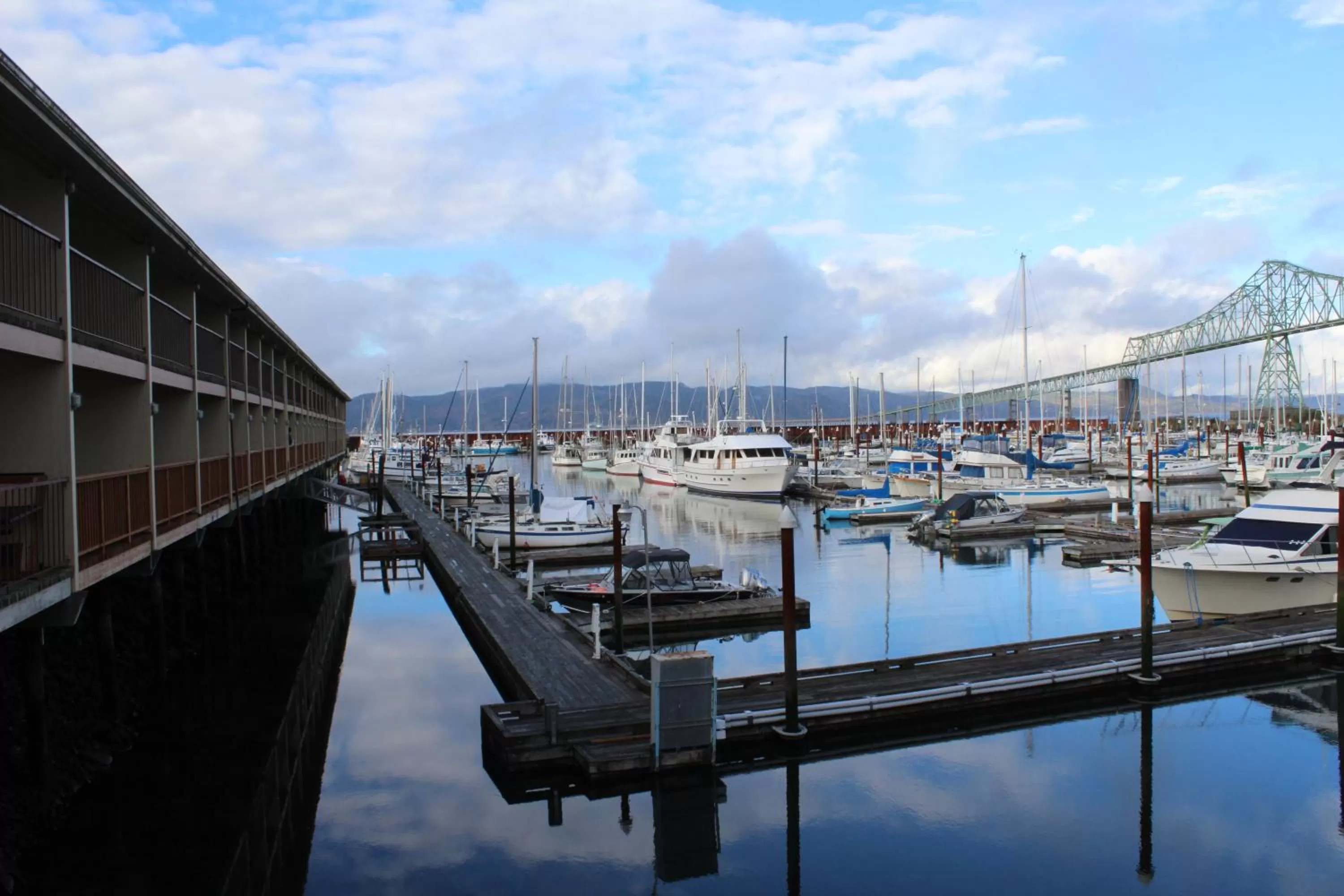 Facade/entrance in Astoria Riverwalk Inn