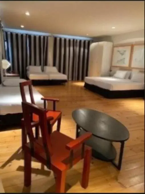 Standard Quadruple Room in Hotel Trias Standard Quadruple Room in Hotel Trias