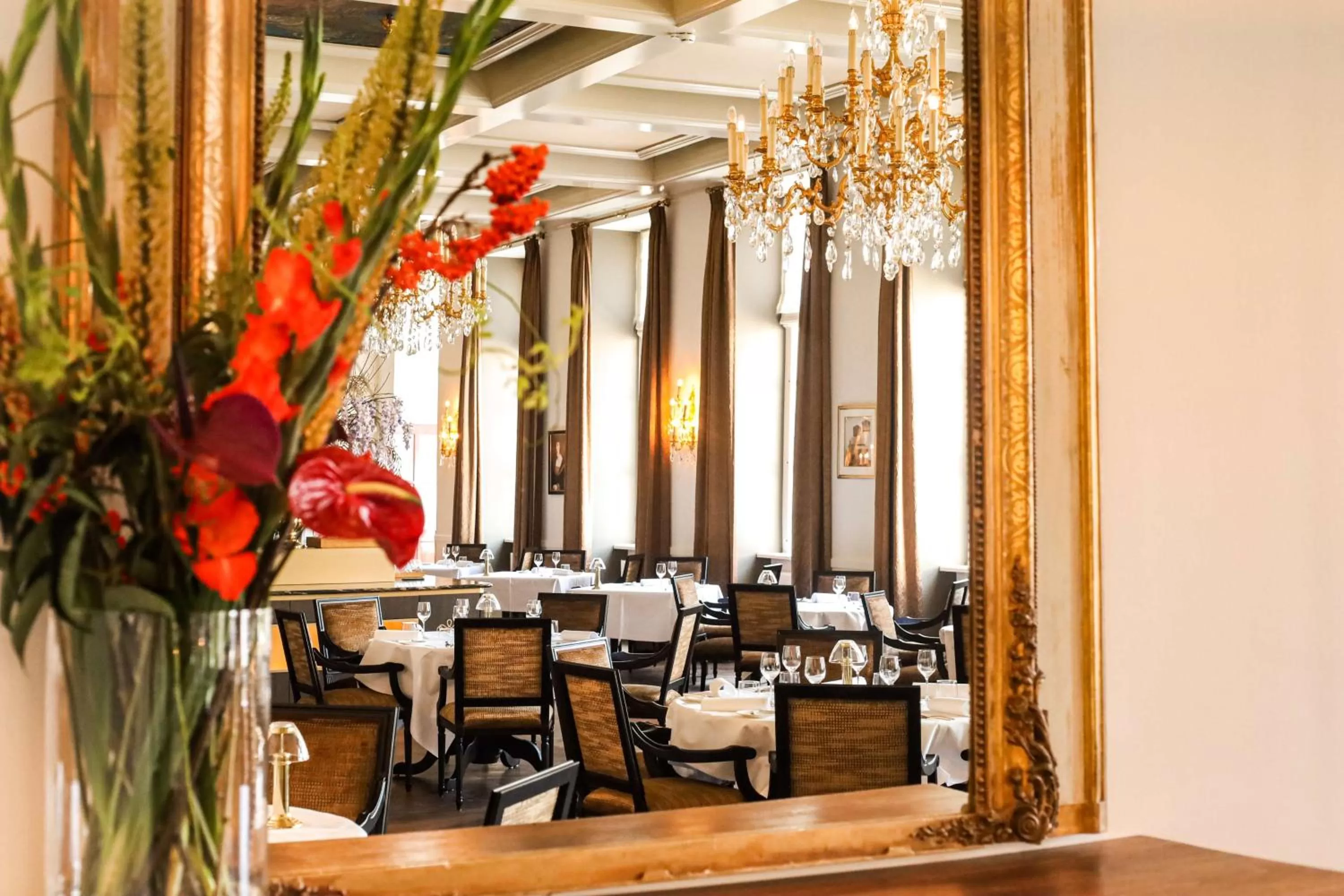 Restaurant/places to eat in Grand Hotel Karel V