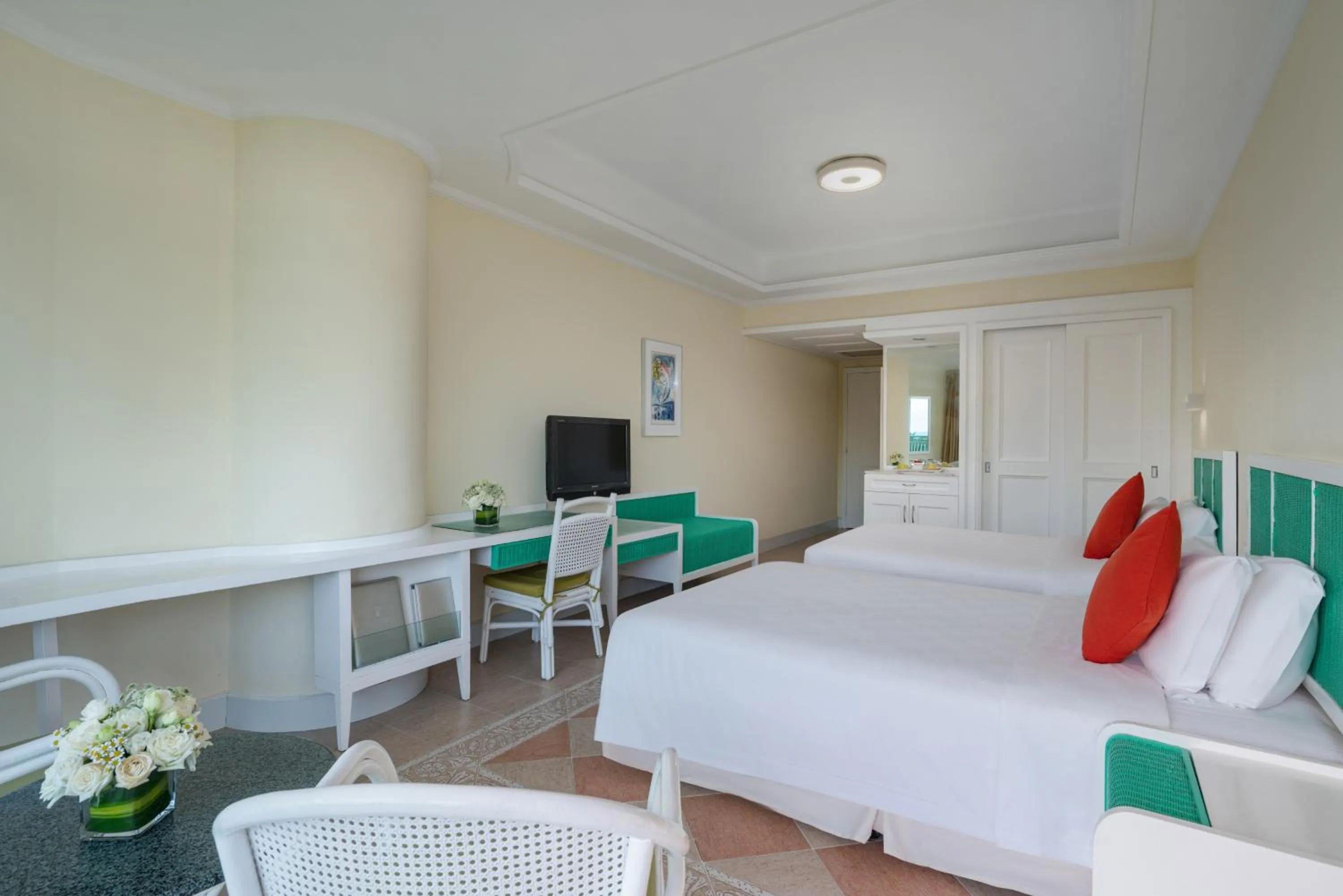 Bed in Sunshine Resort Intime Sanya