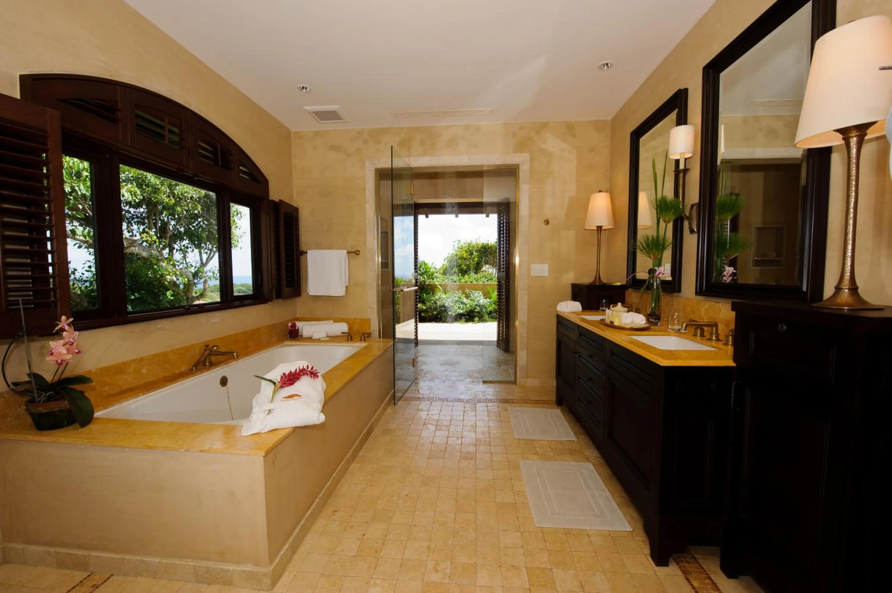 Shower, Bed in Royal Isabela