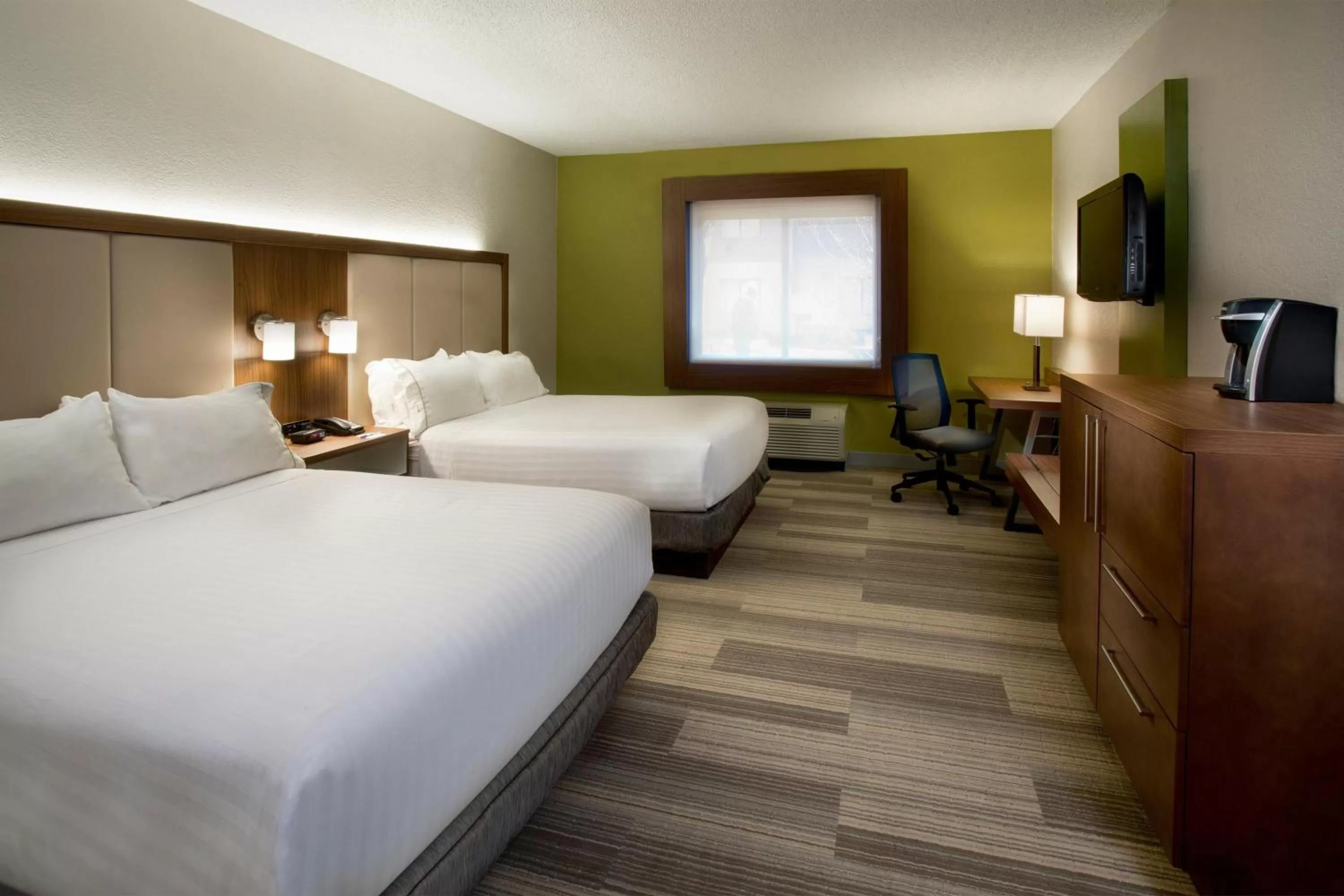 Standard Queen Room - Communication Accessible in Holiday Inn Express Nashville Airport by IHG