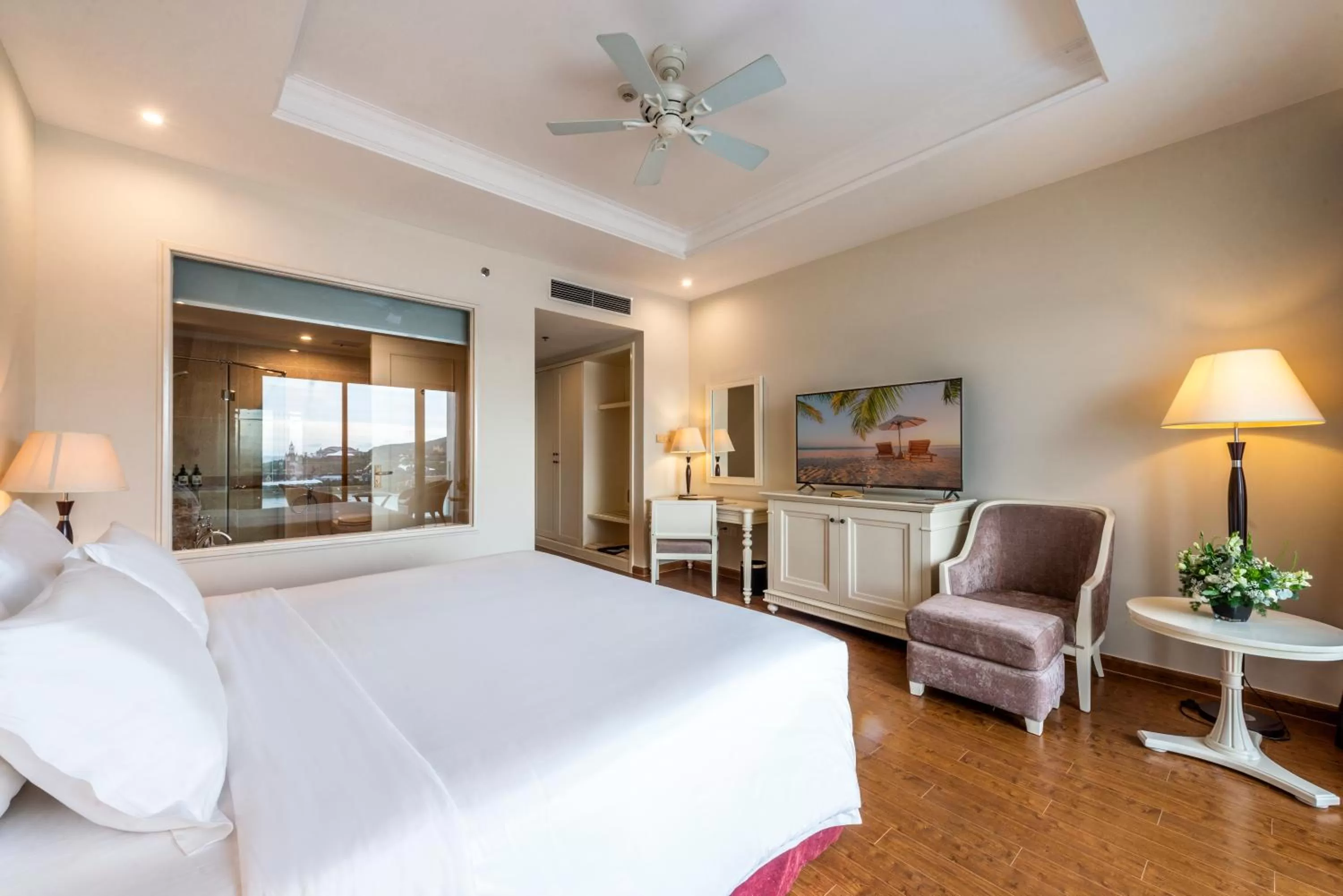 Bedroom, Bed in Vinpearl Resort & Spa Nha Trang Bay