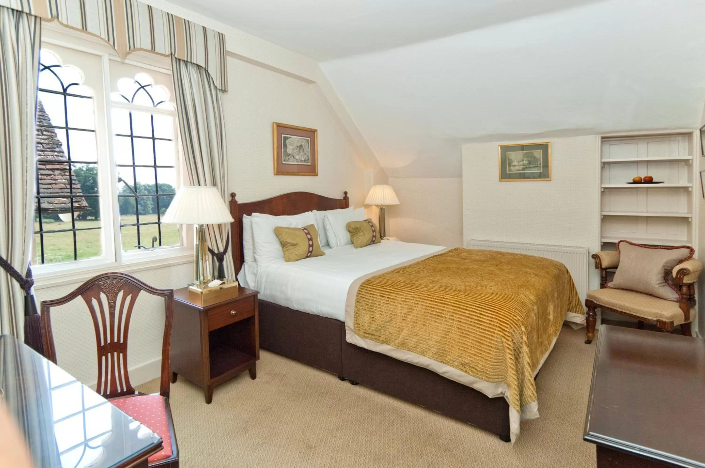 Bedroom, Bed in Flitwick Manor Hotel