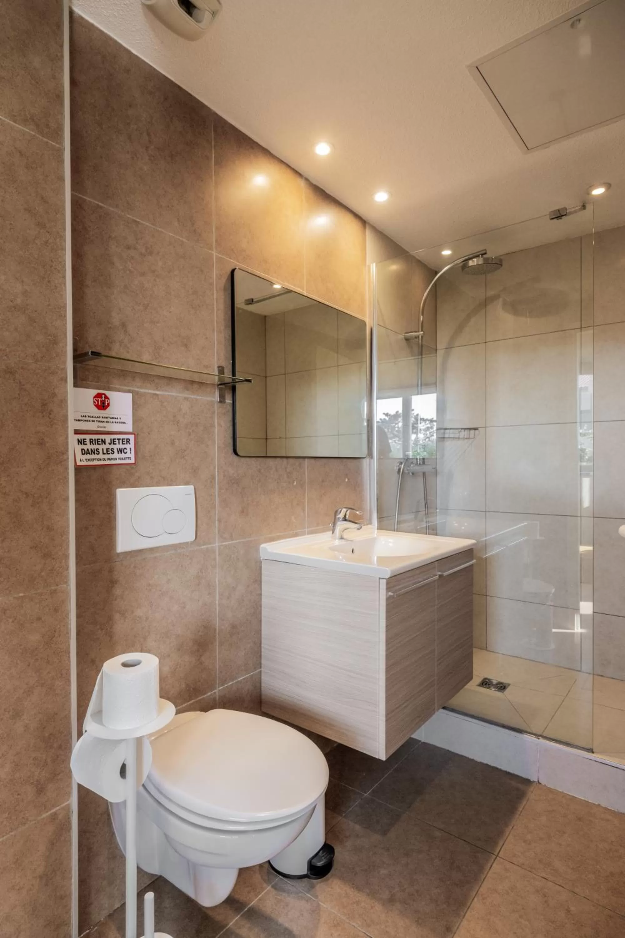 Bathroom in Résidence Chateau d'Acotz - Avec piscine à 600m des plages à Saint-Jean-de-Luz