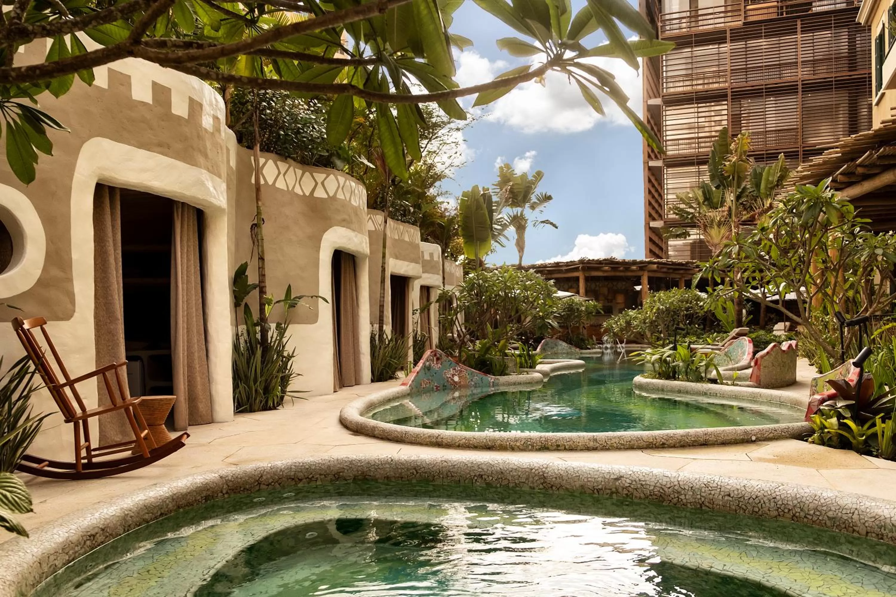 Swimming pool in Rosewood São Paulo