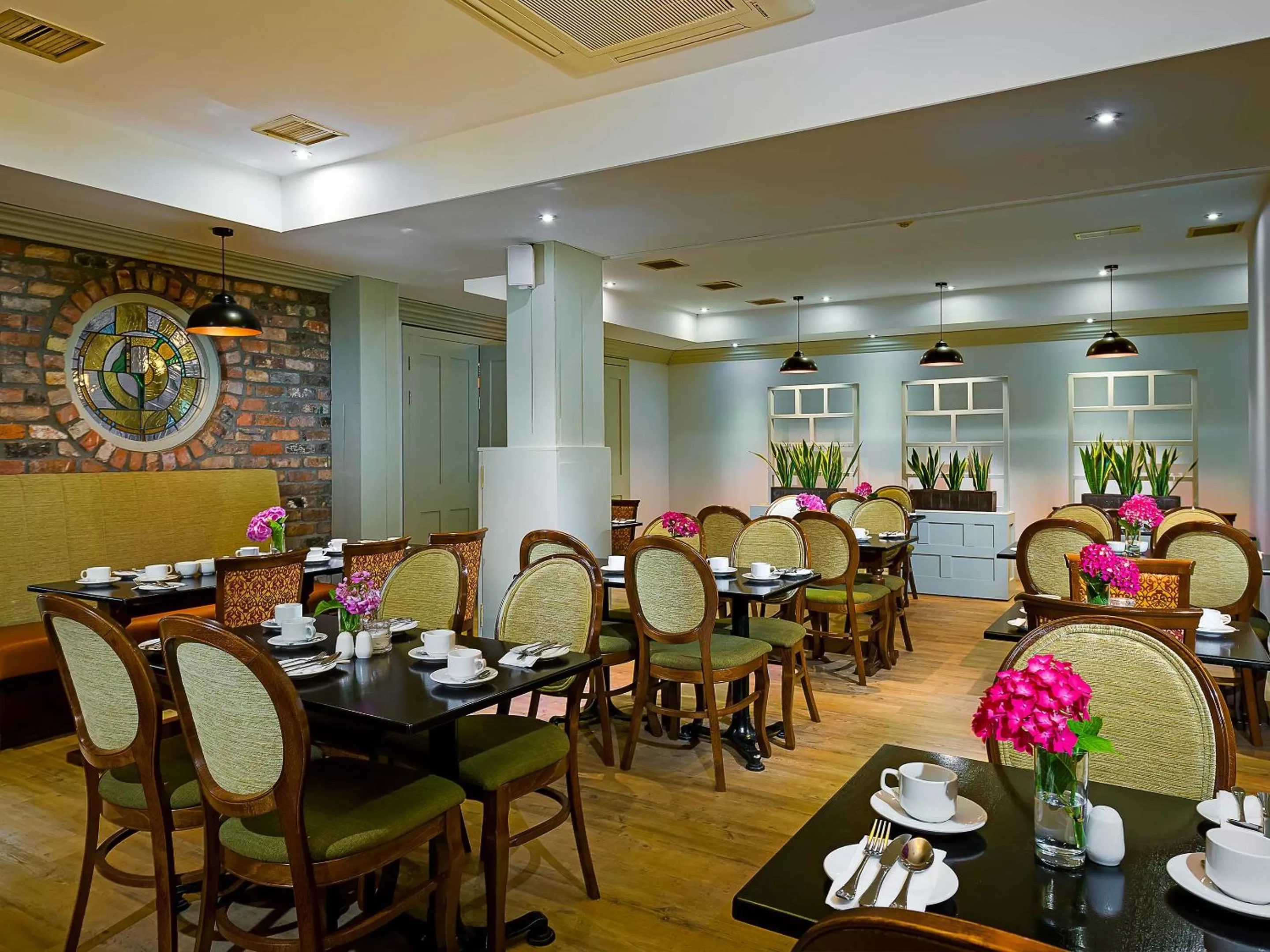 Restaurant/places to eat in Shannon Springs Hotel