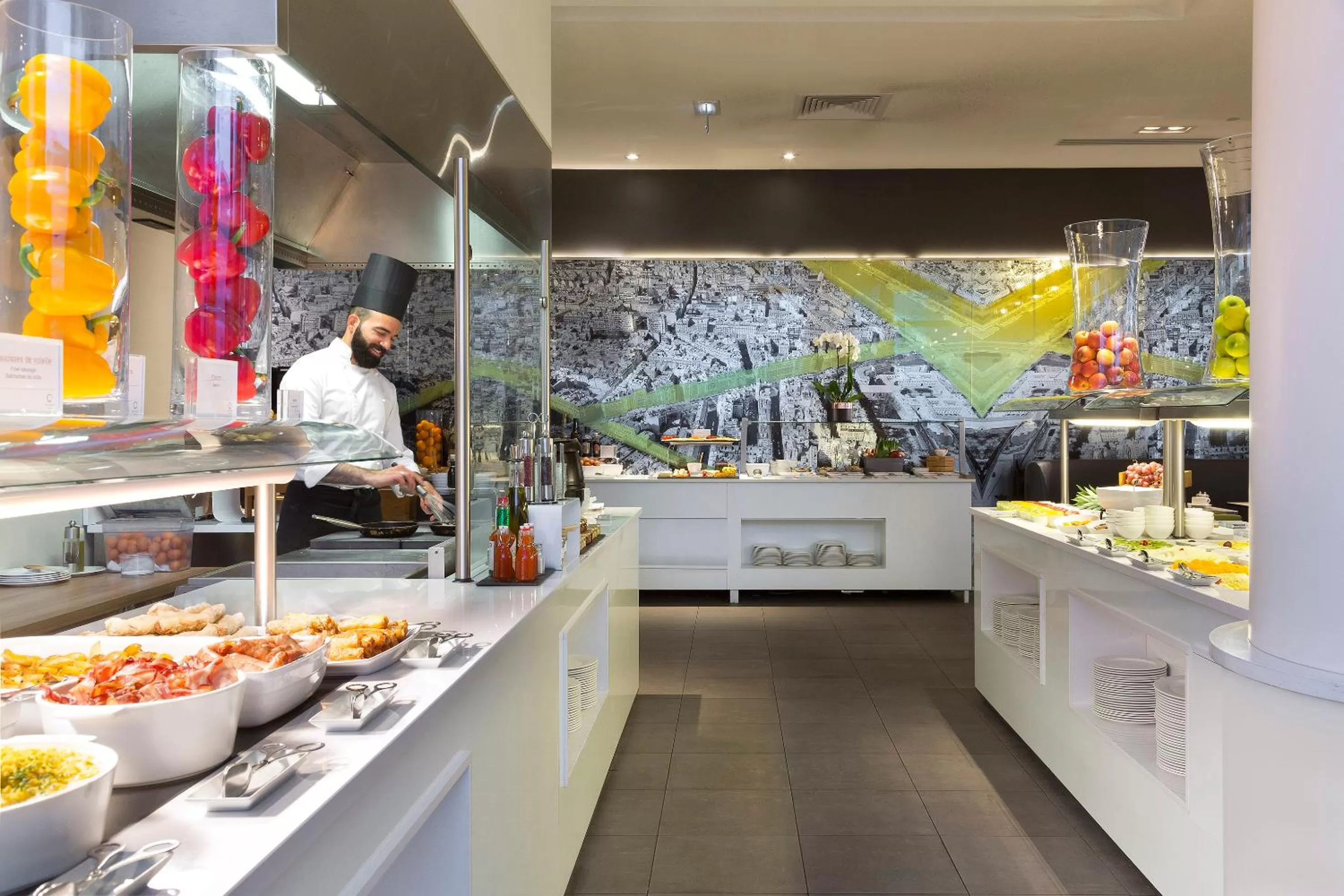 Restaurant/places to eat in Melia Paris La Defense