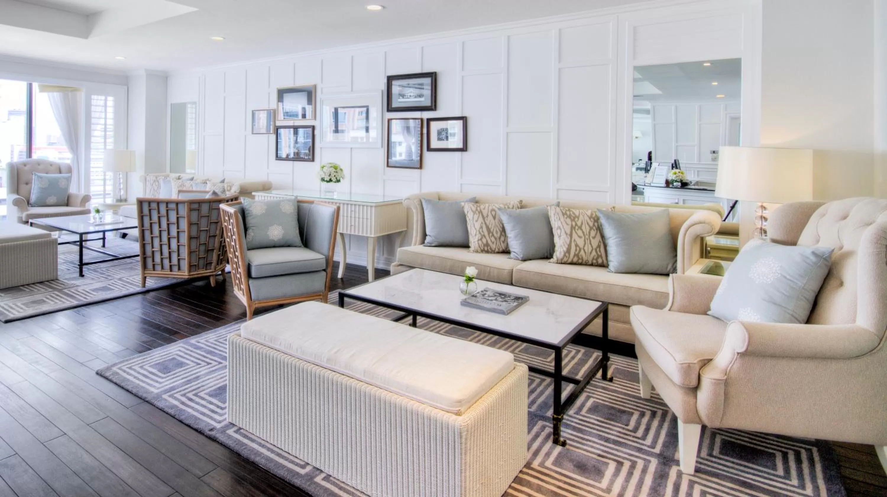 Lounge or bar in Cape House Hotel, Bangkok