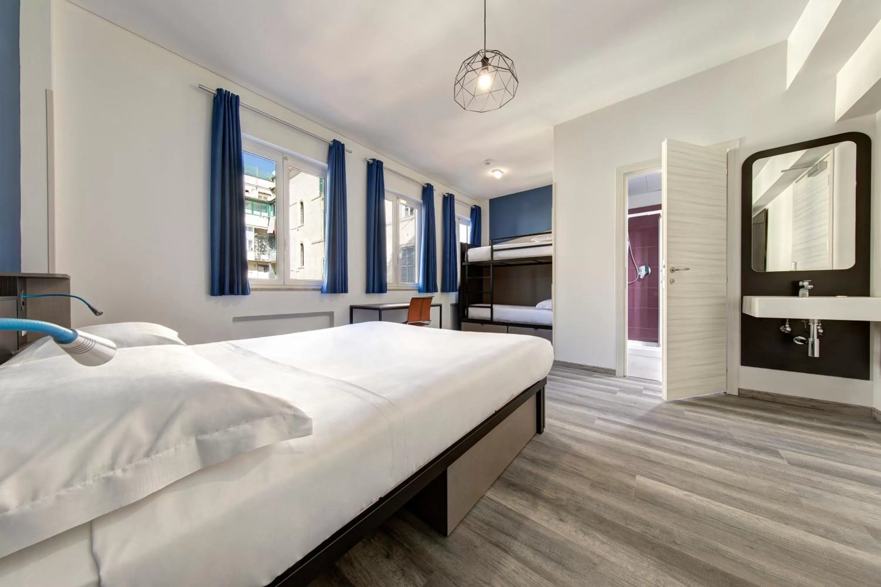 Bed in The RomeHello