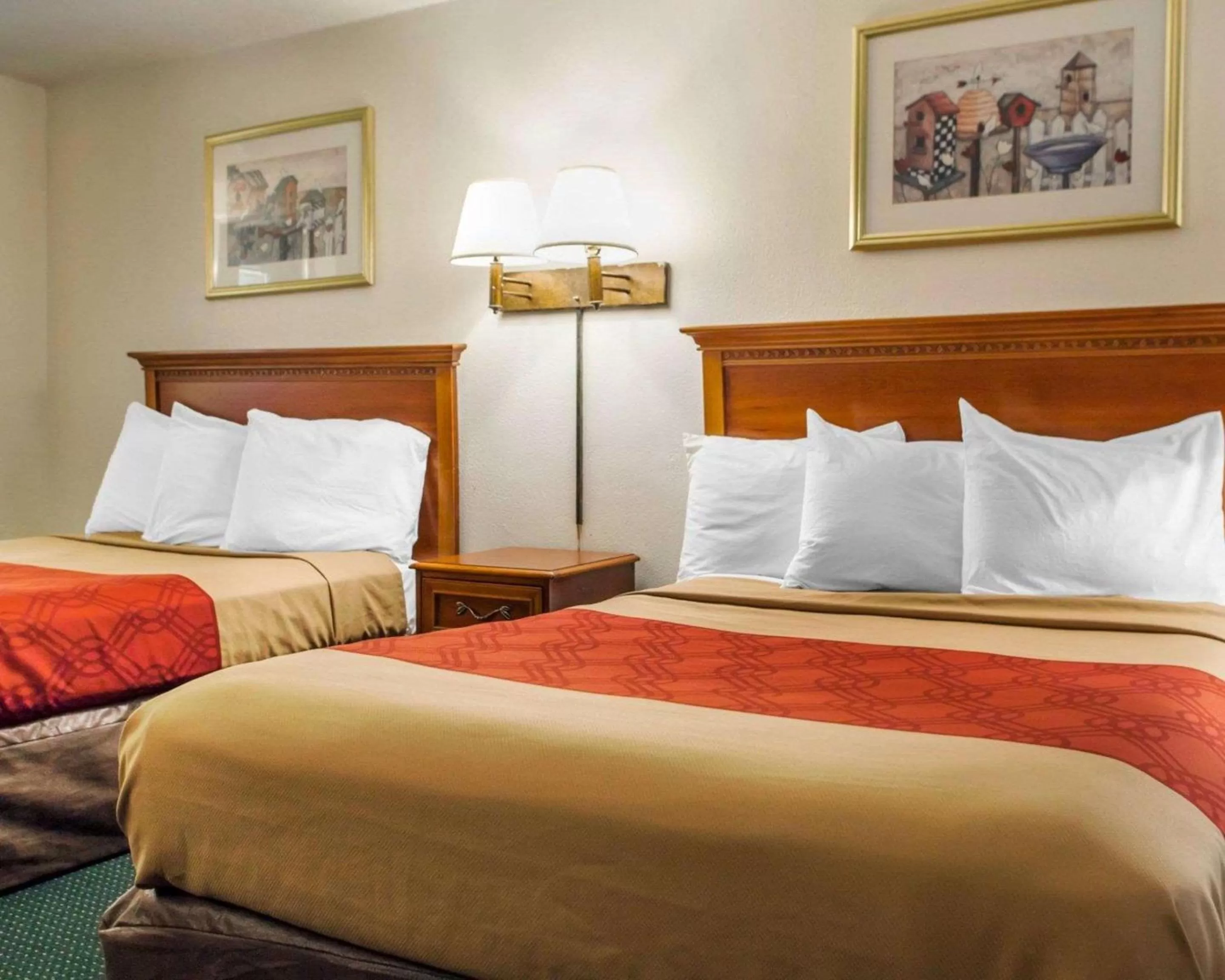 Photo of the whole room, Bed in Econo Lodge Somers Point