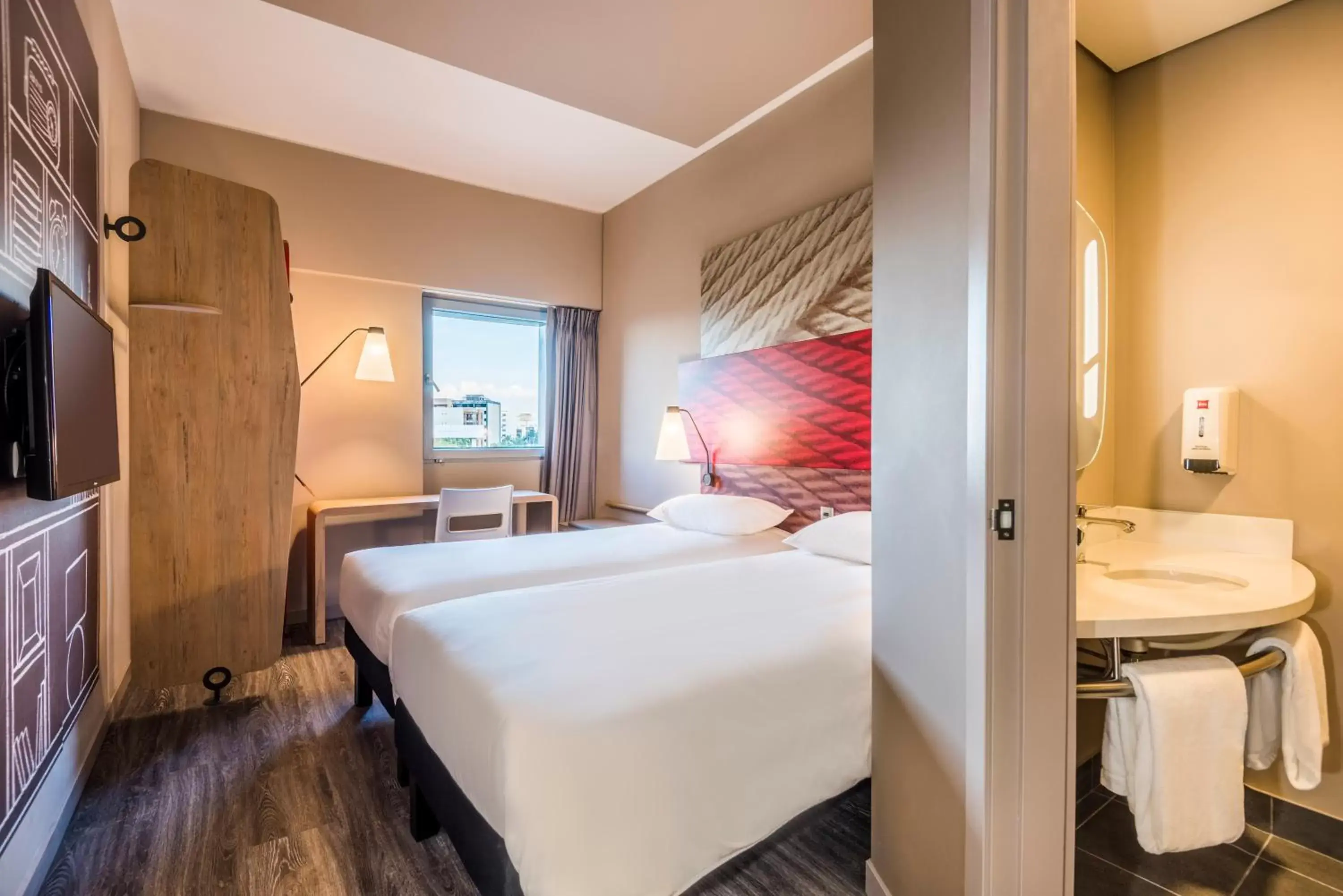 Standard Twin Room in Hotel Ibis Cali Granada Standard Twin Room in Hotel Ibis Cali Granada