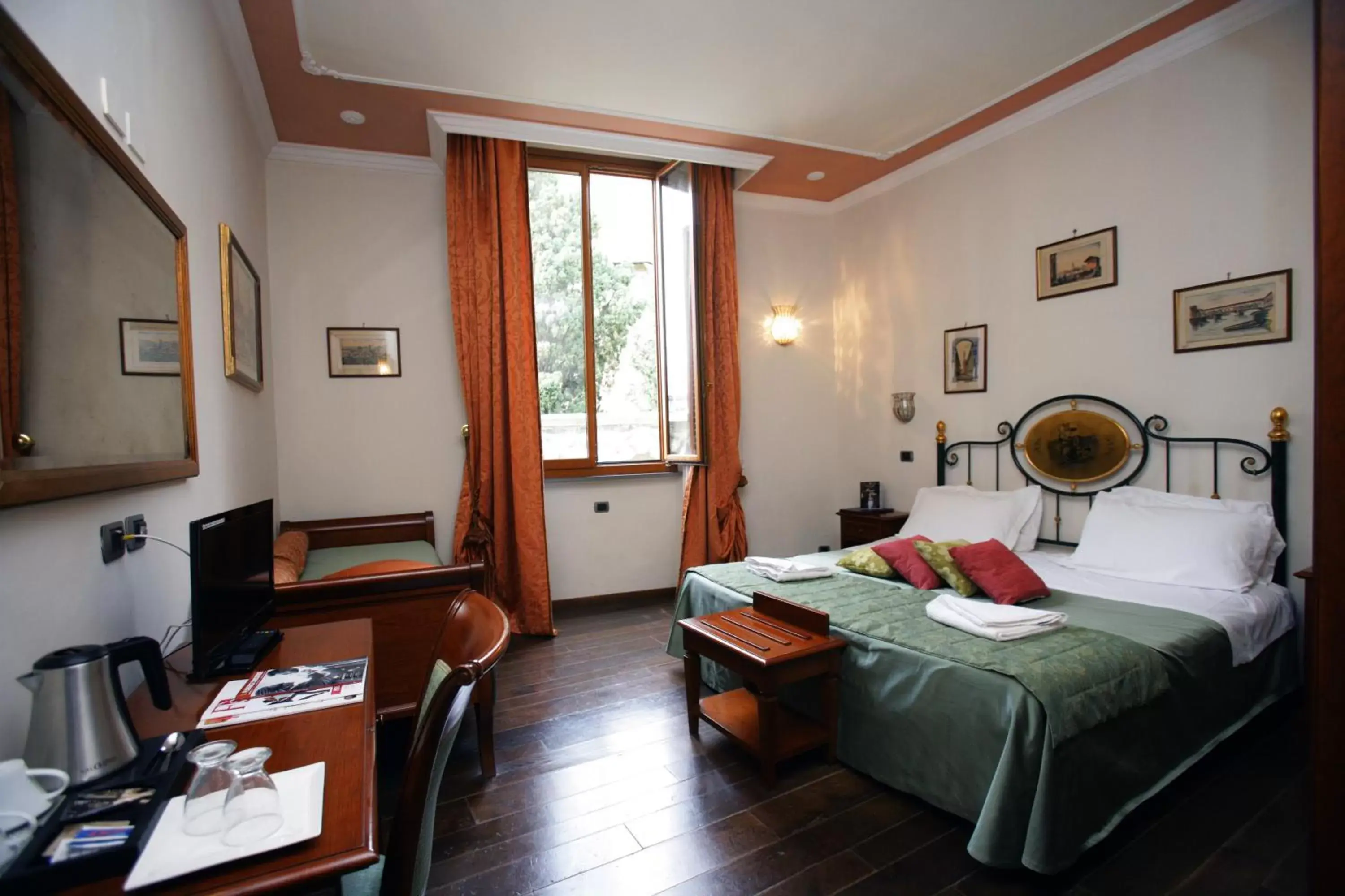 Quadruple Room in Domus Florentiae Hotel Quadruple Room in Domus Florentiae Hotel