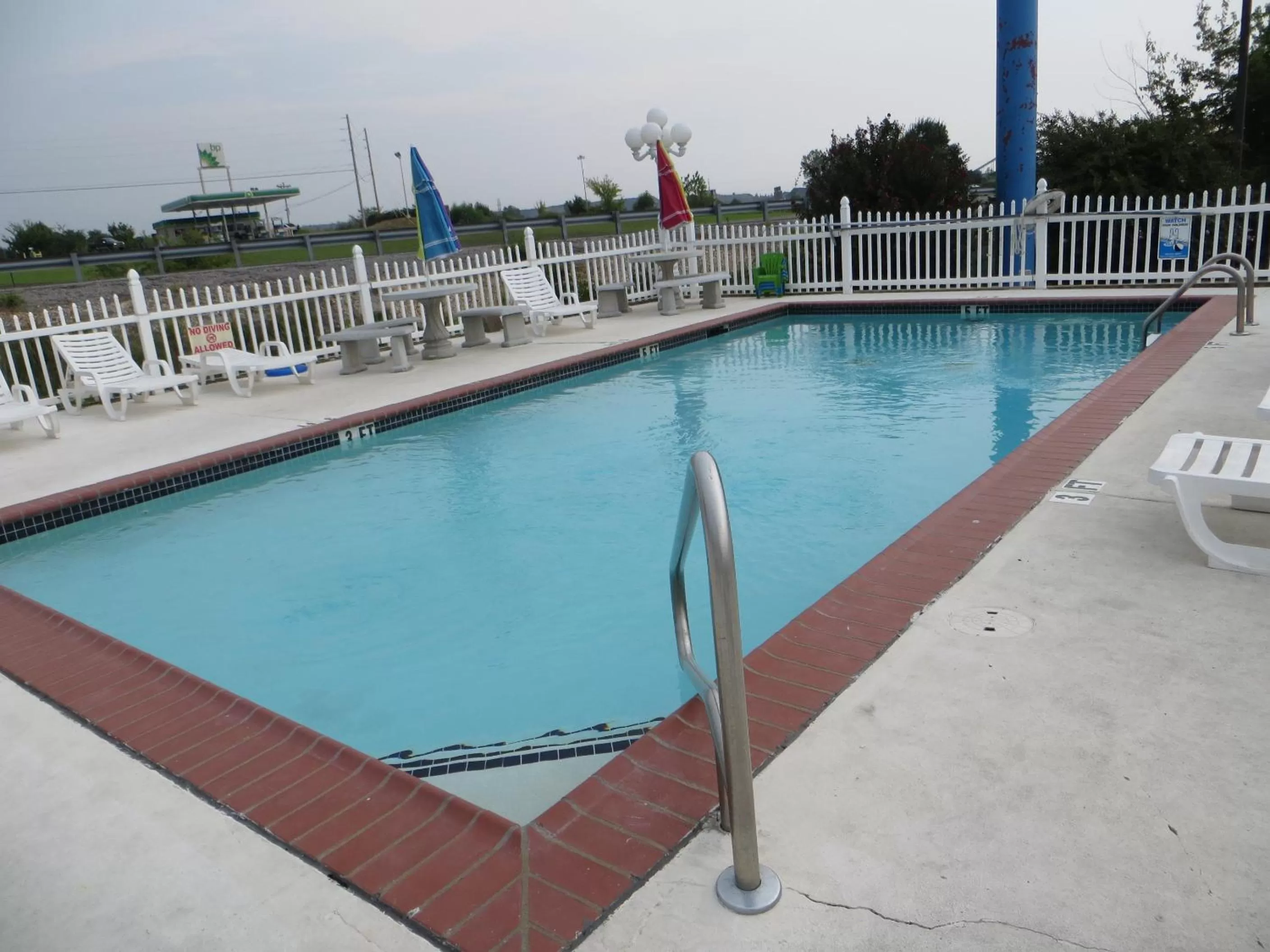 Swimming pool in Patti's Inn and Suites