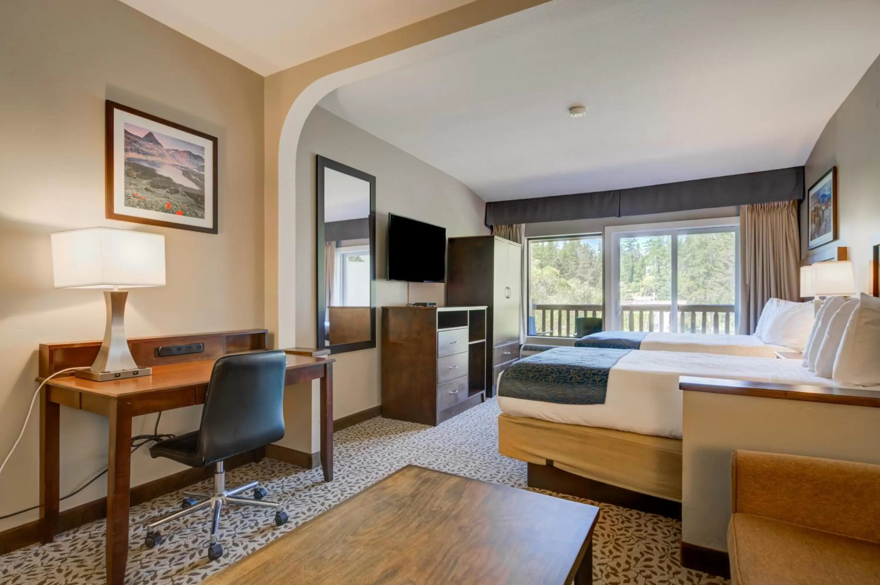 Bedroom, Bed in Whitefish Riverfront Hotel