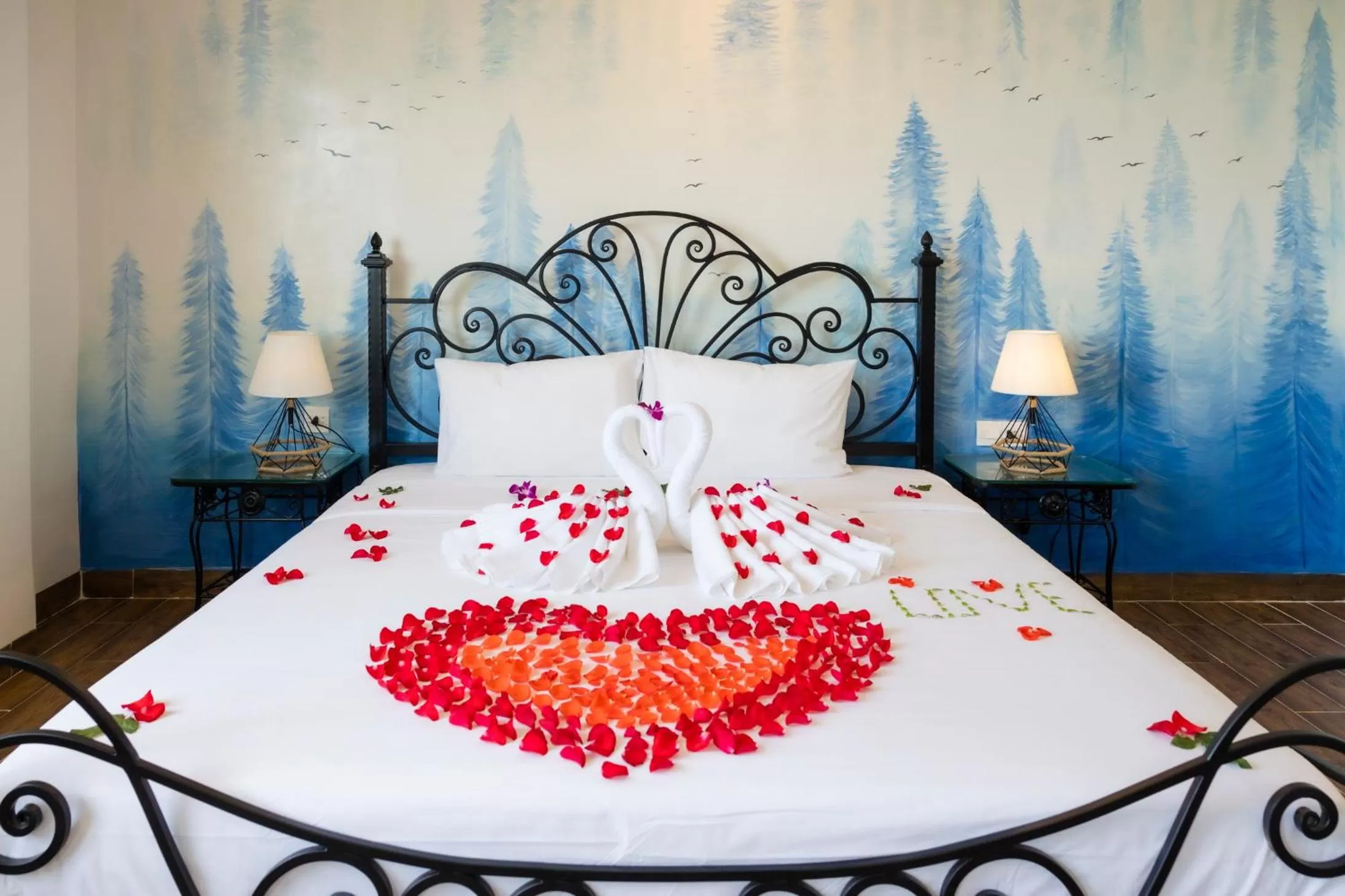 Bed in Azura Gold Hotel & Apartment