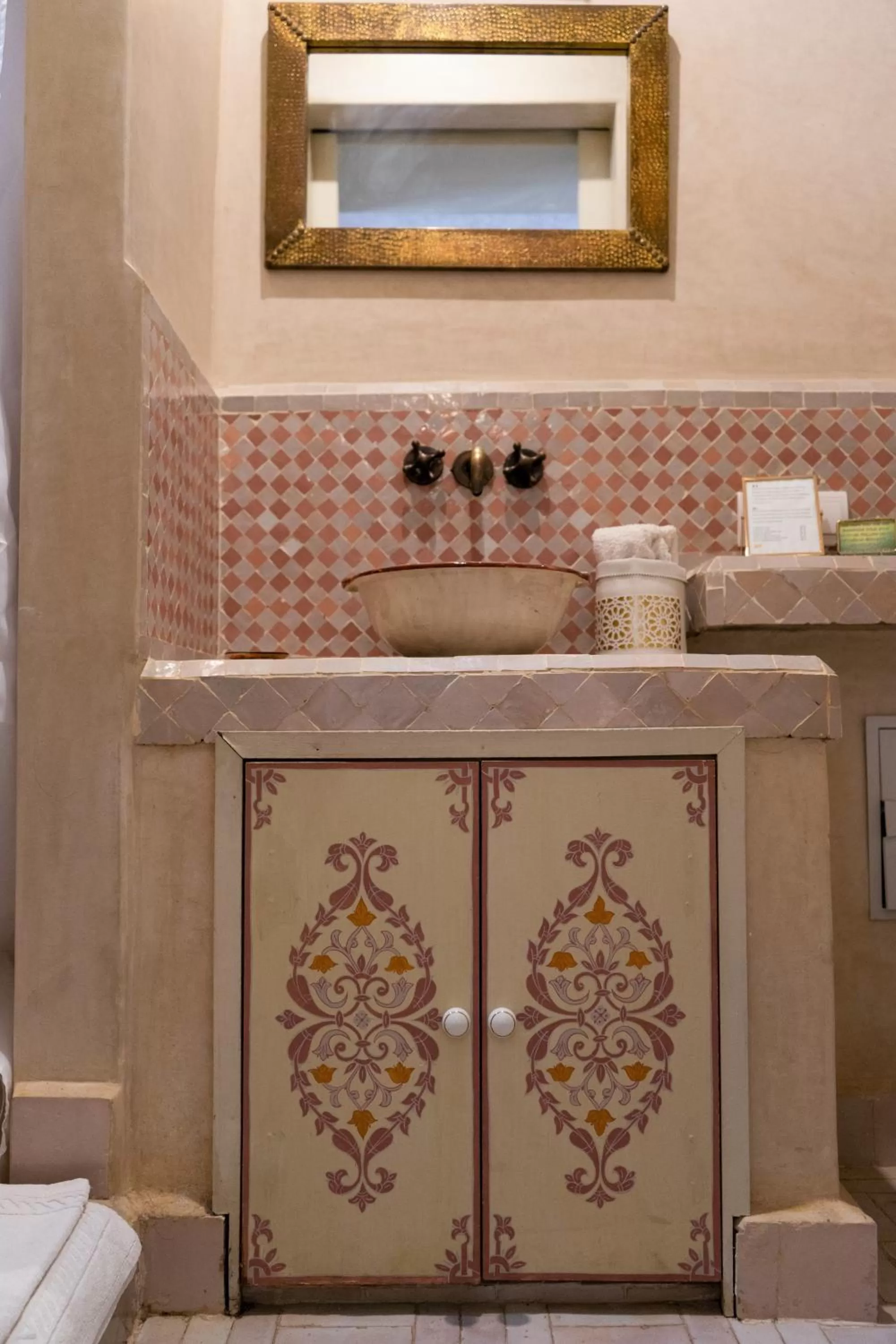 Shower in Riad Beata Bed & Breakfast