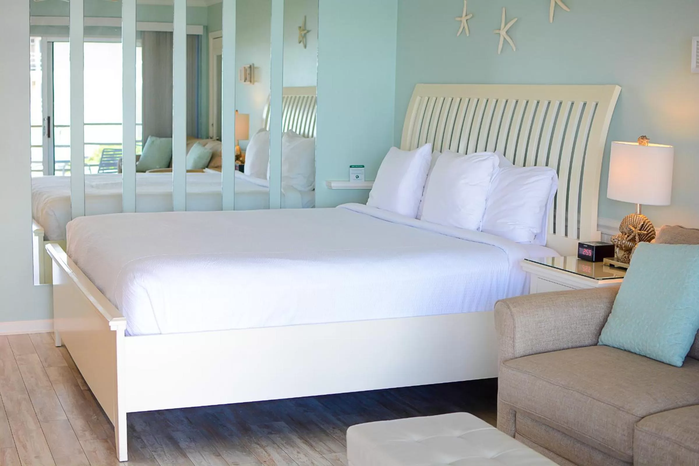 Bed in Cove Inn on Naples Bay