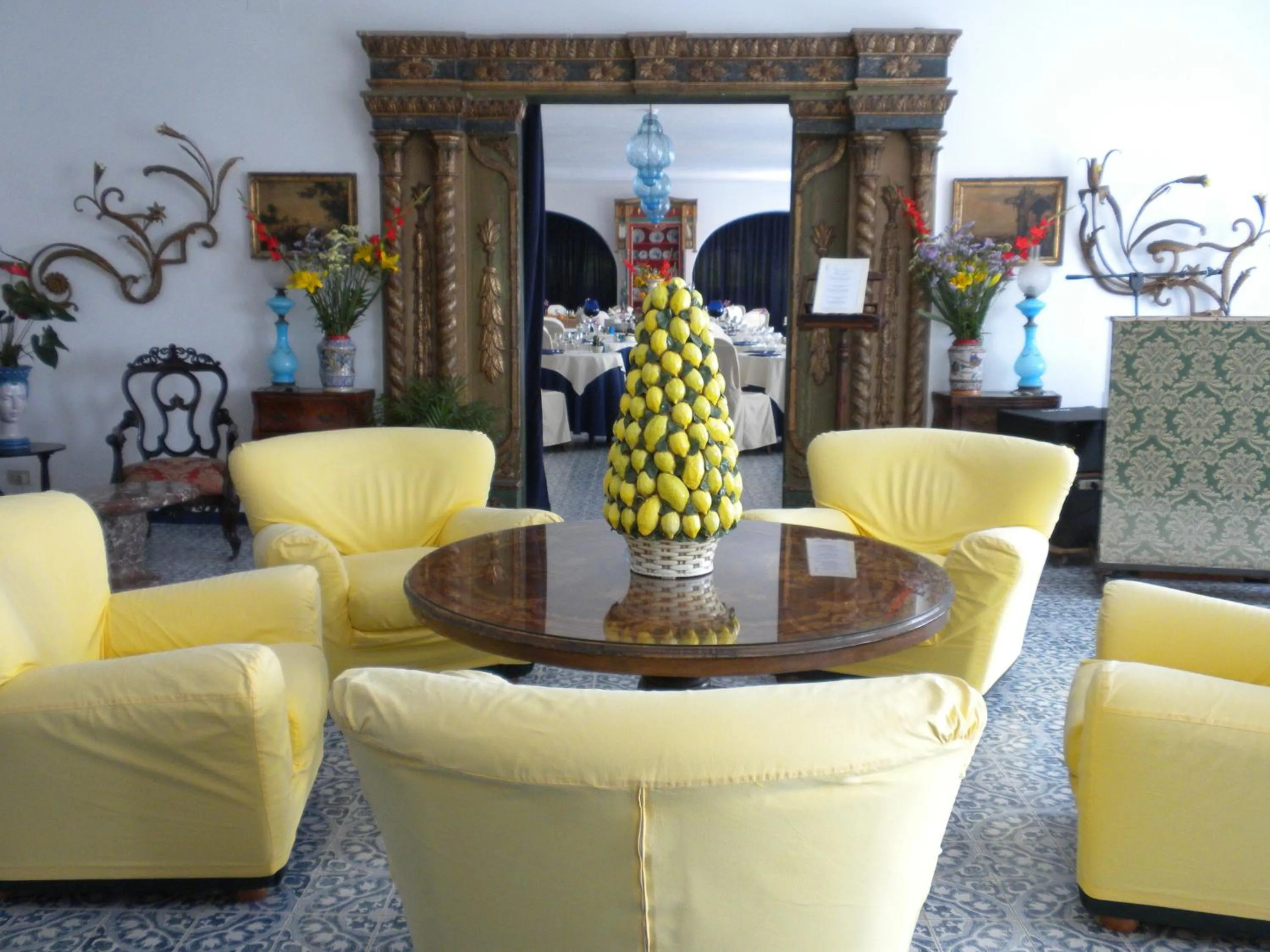 Communal lounge/ TV room in Arathena Rocks Hotel