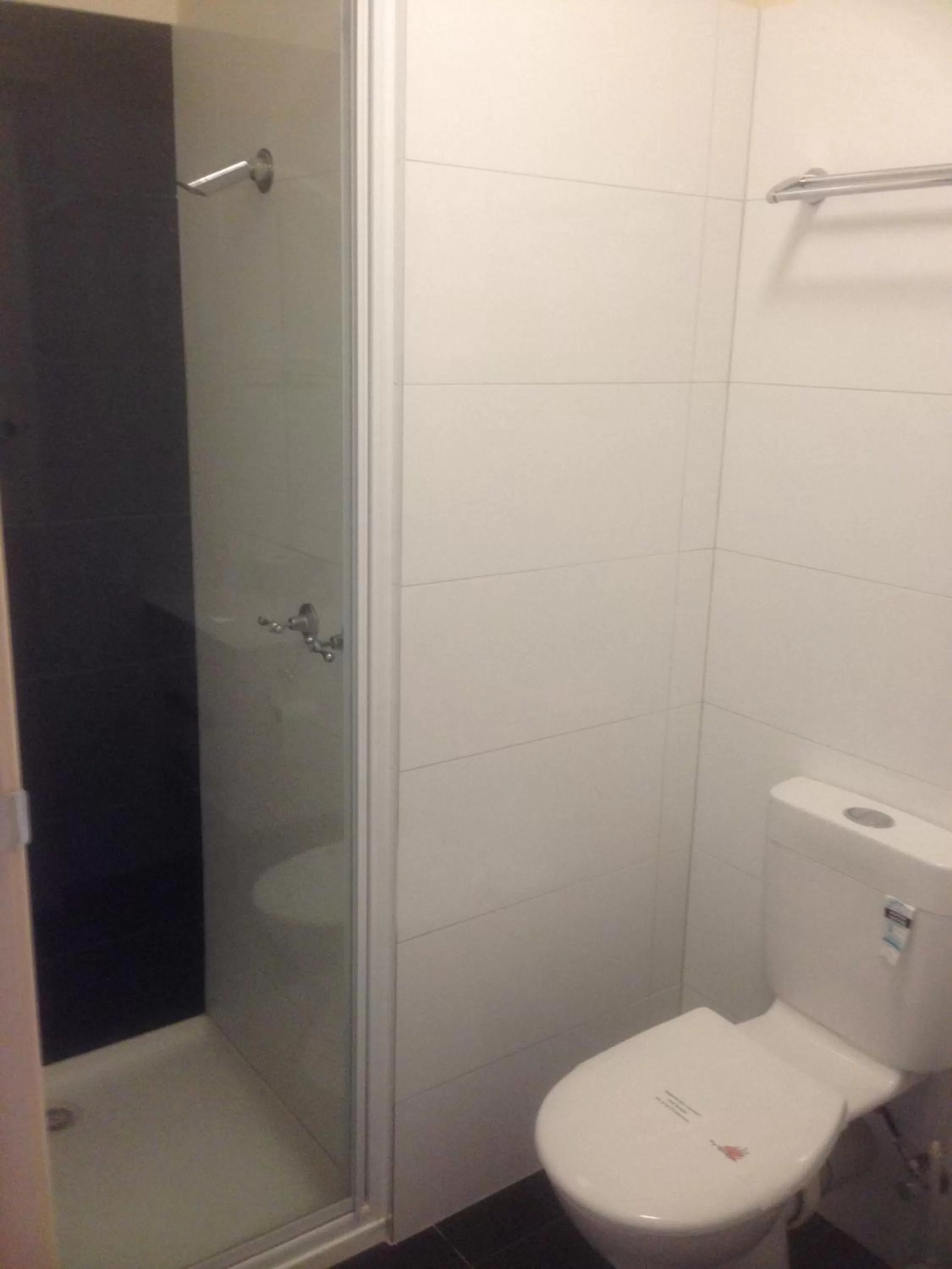 Bathroom in The Wharf Hotel