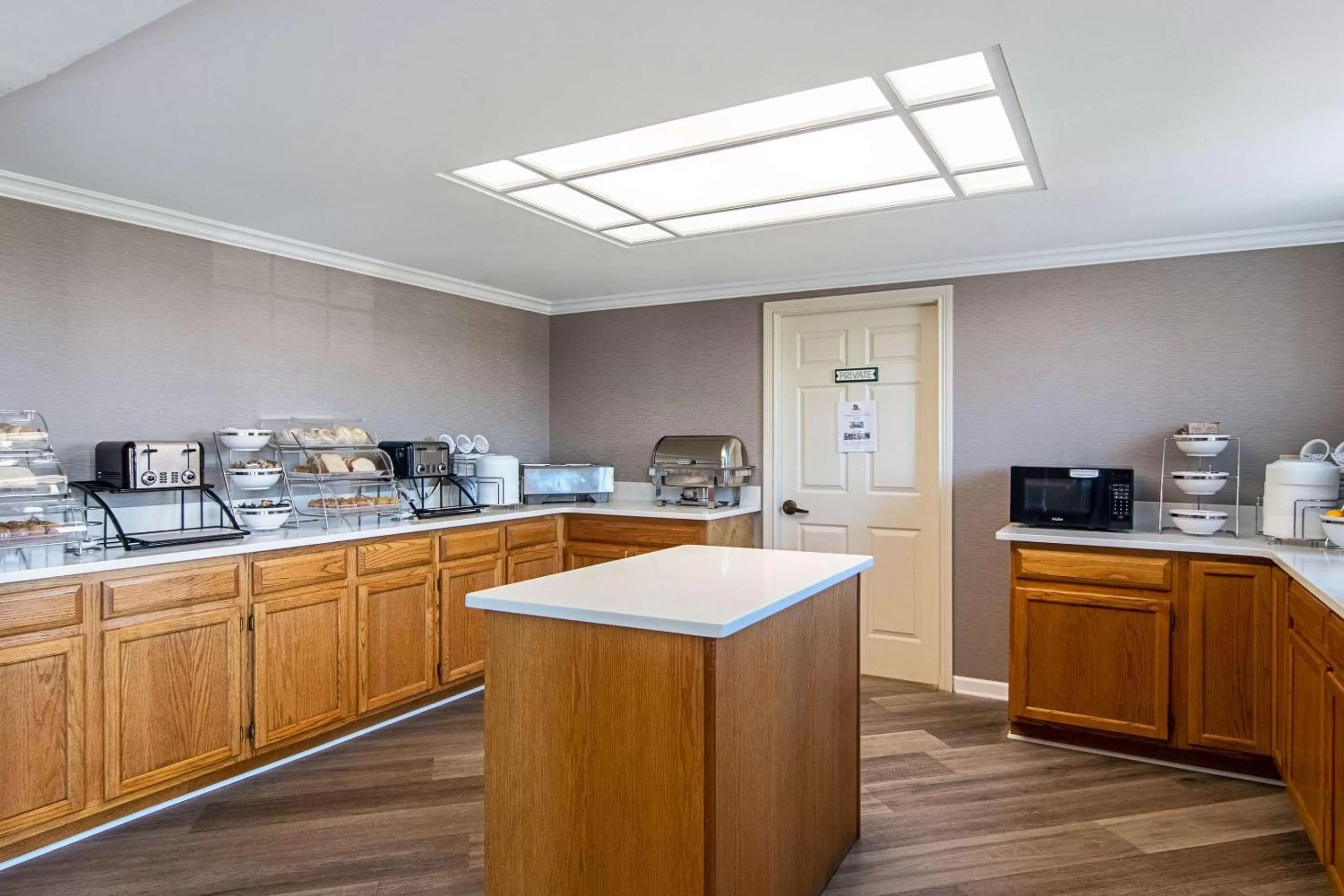 Restaurant/places to eat in Clarion Inn Willow River