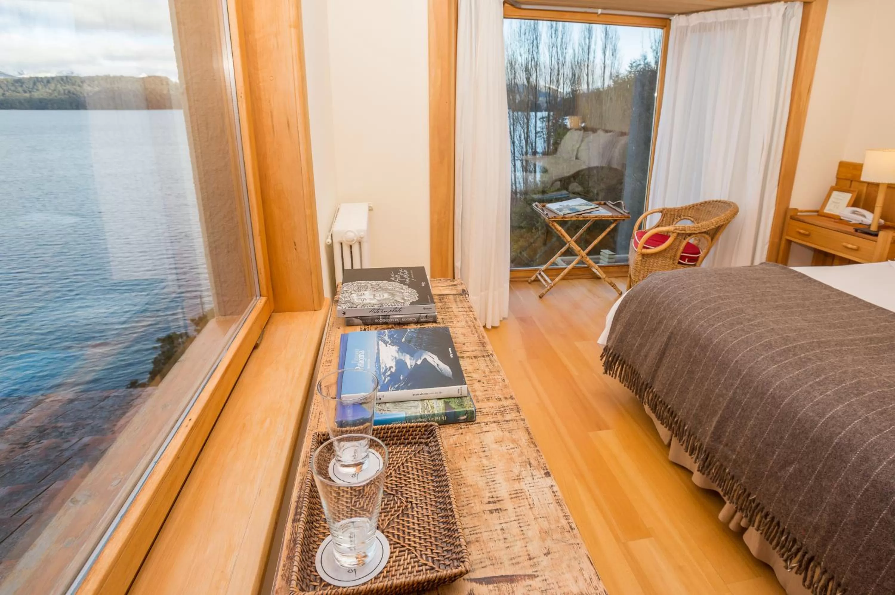 Lake view, Bed in Correntoso Lake & River Hotel