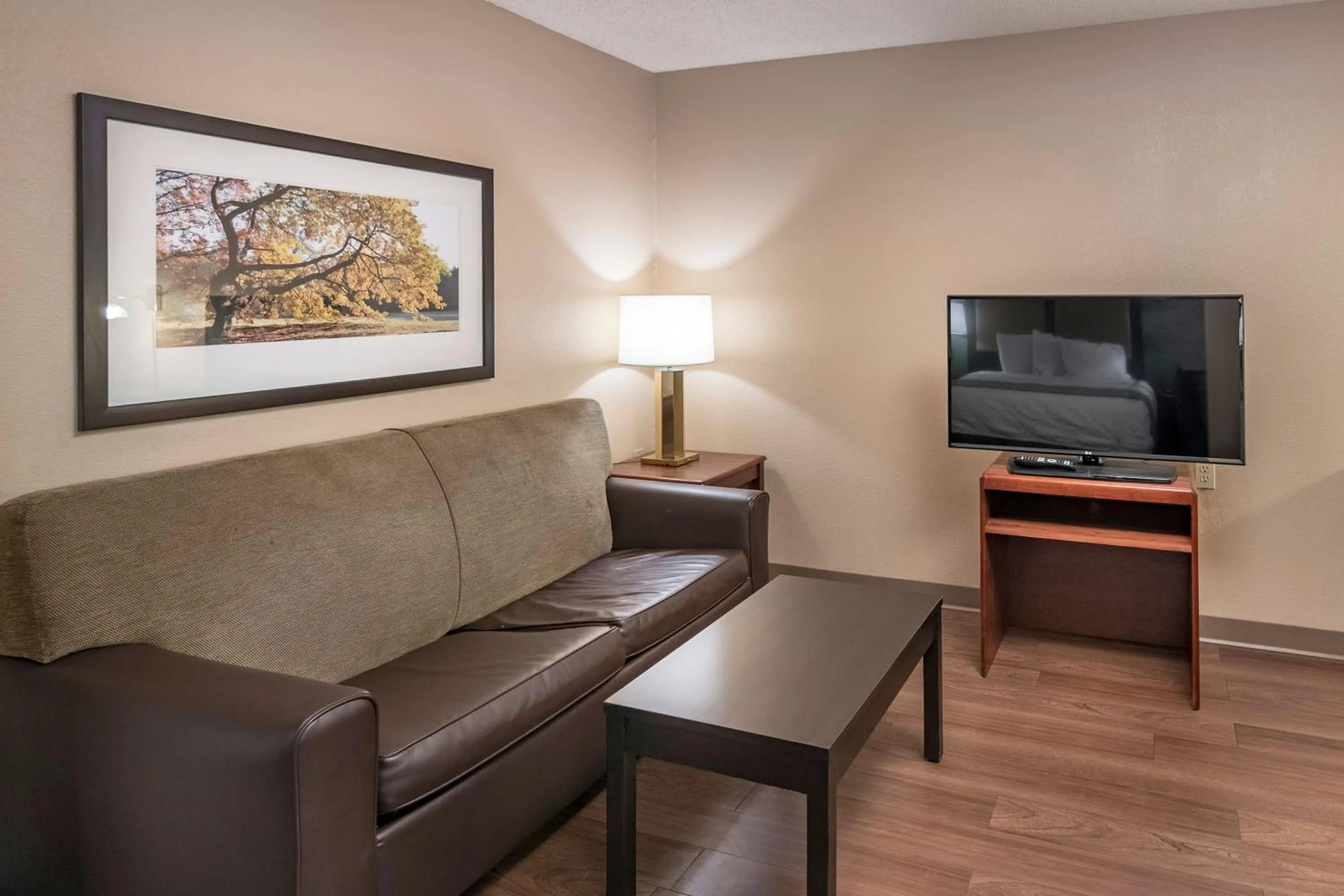 Living room in Extended Stay America Suites - Tulsa - Midtown