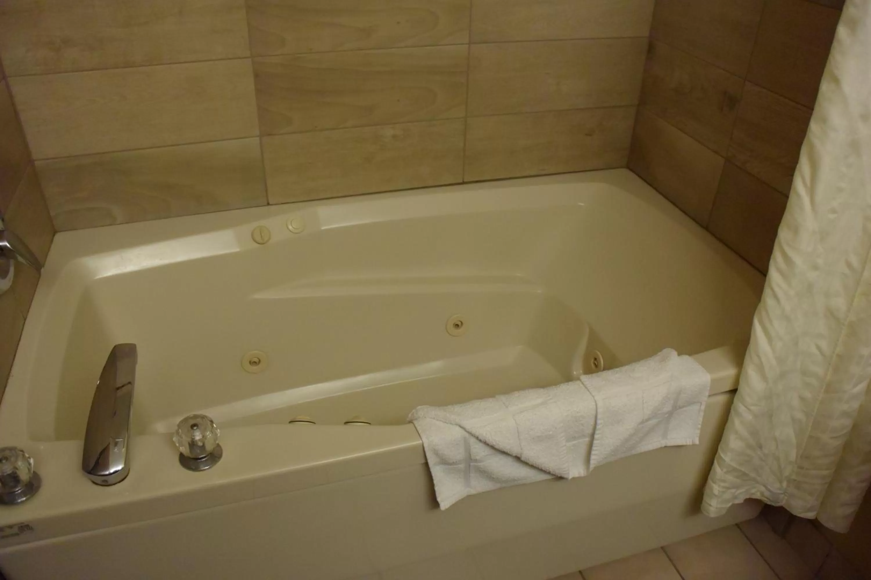 Bathroom in Best Western Newberg Inn