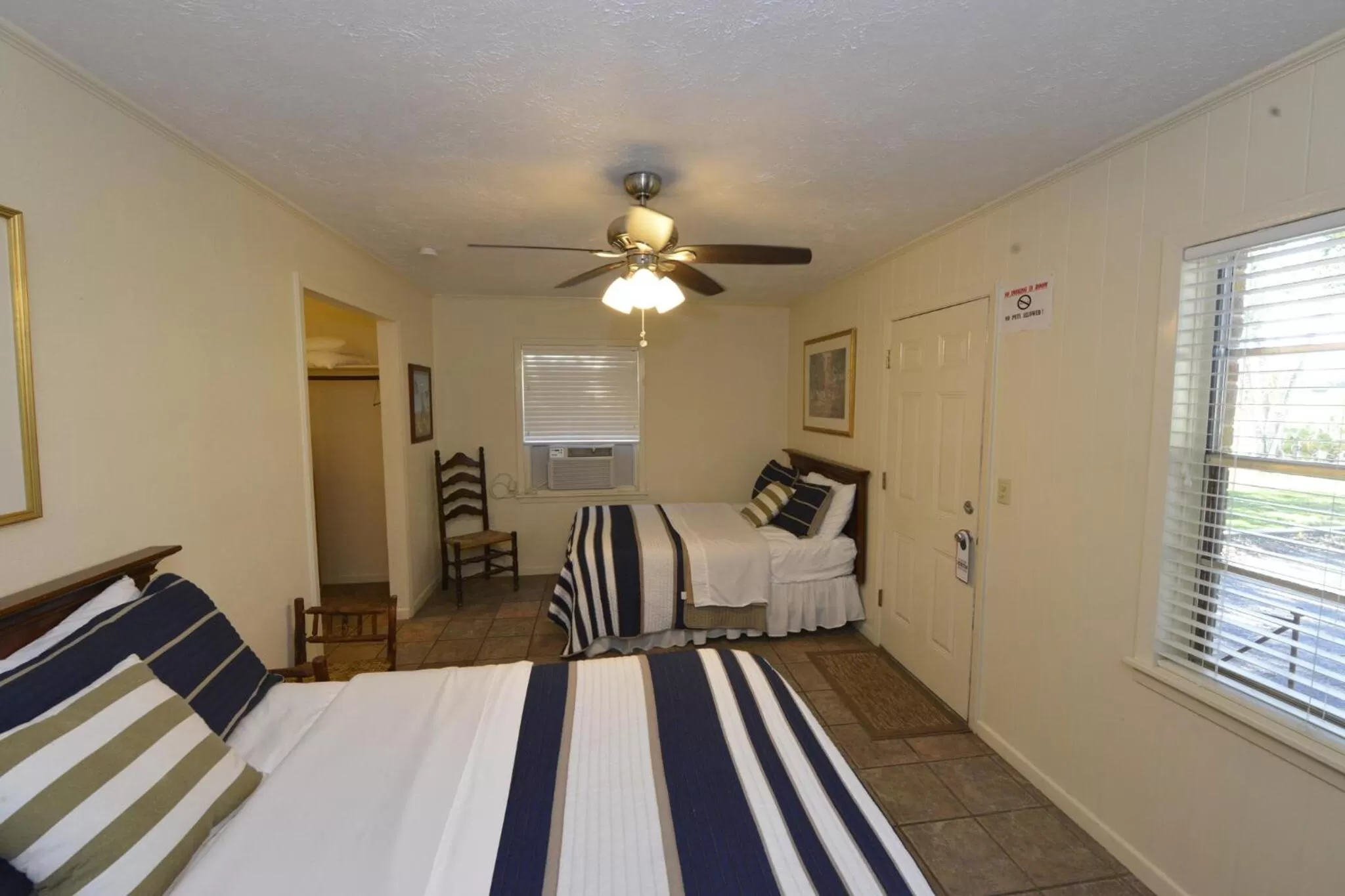 Bed in Shiner Country Inn