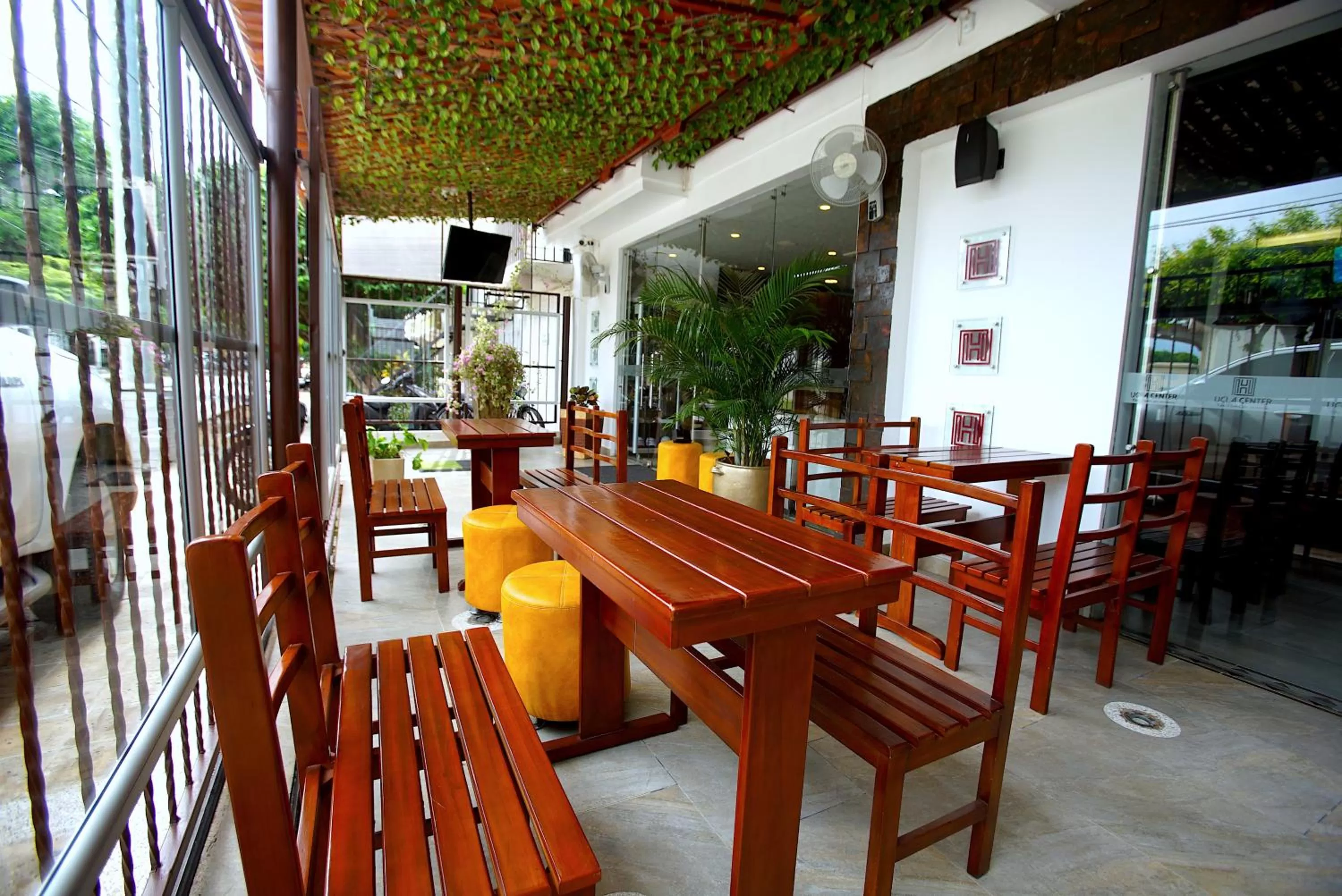 Property building, Restaurant/Places to Eat in Hotel Ucla Center