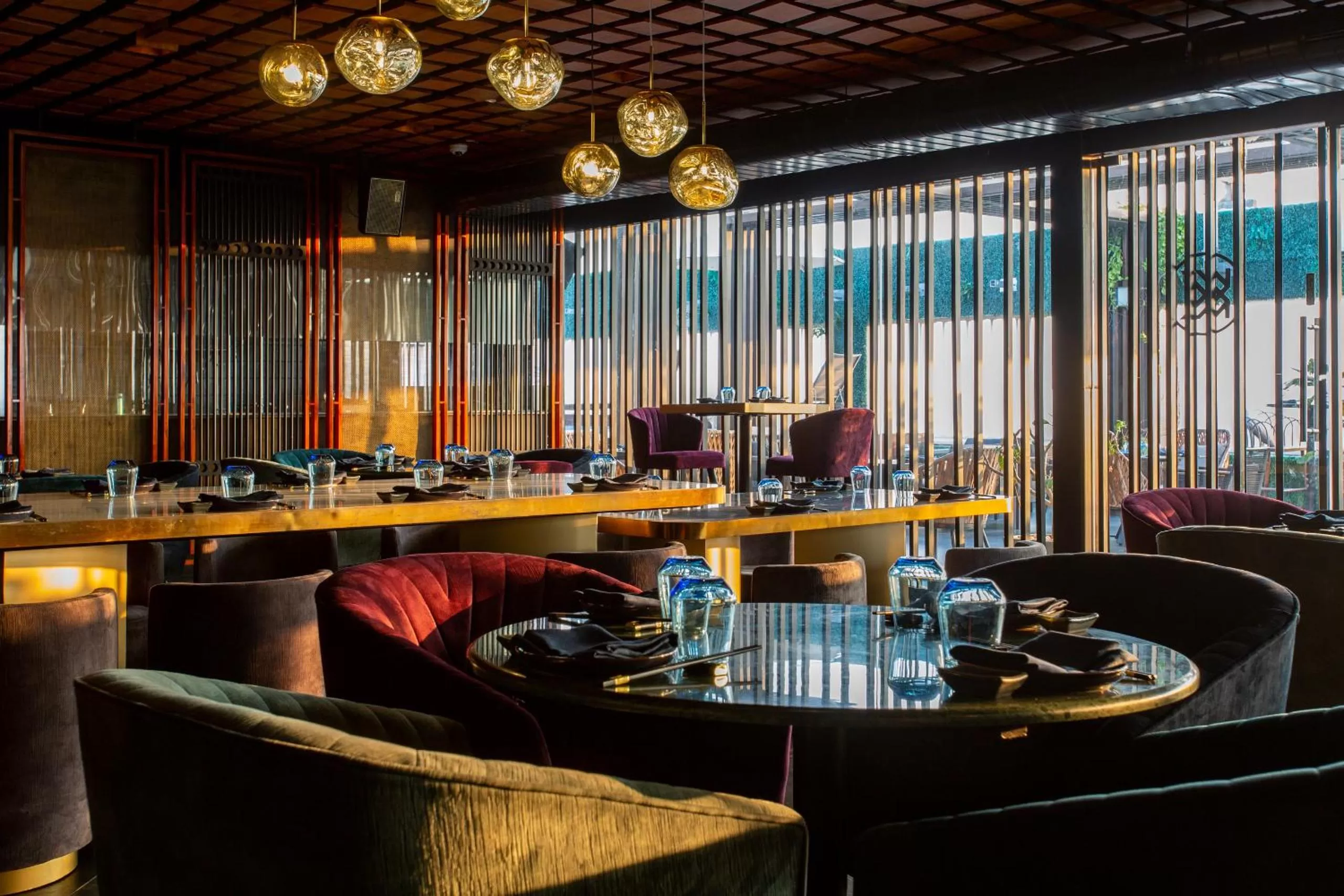 Restaurant/places to eat in Novotel Chennai Chamiers Road