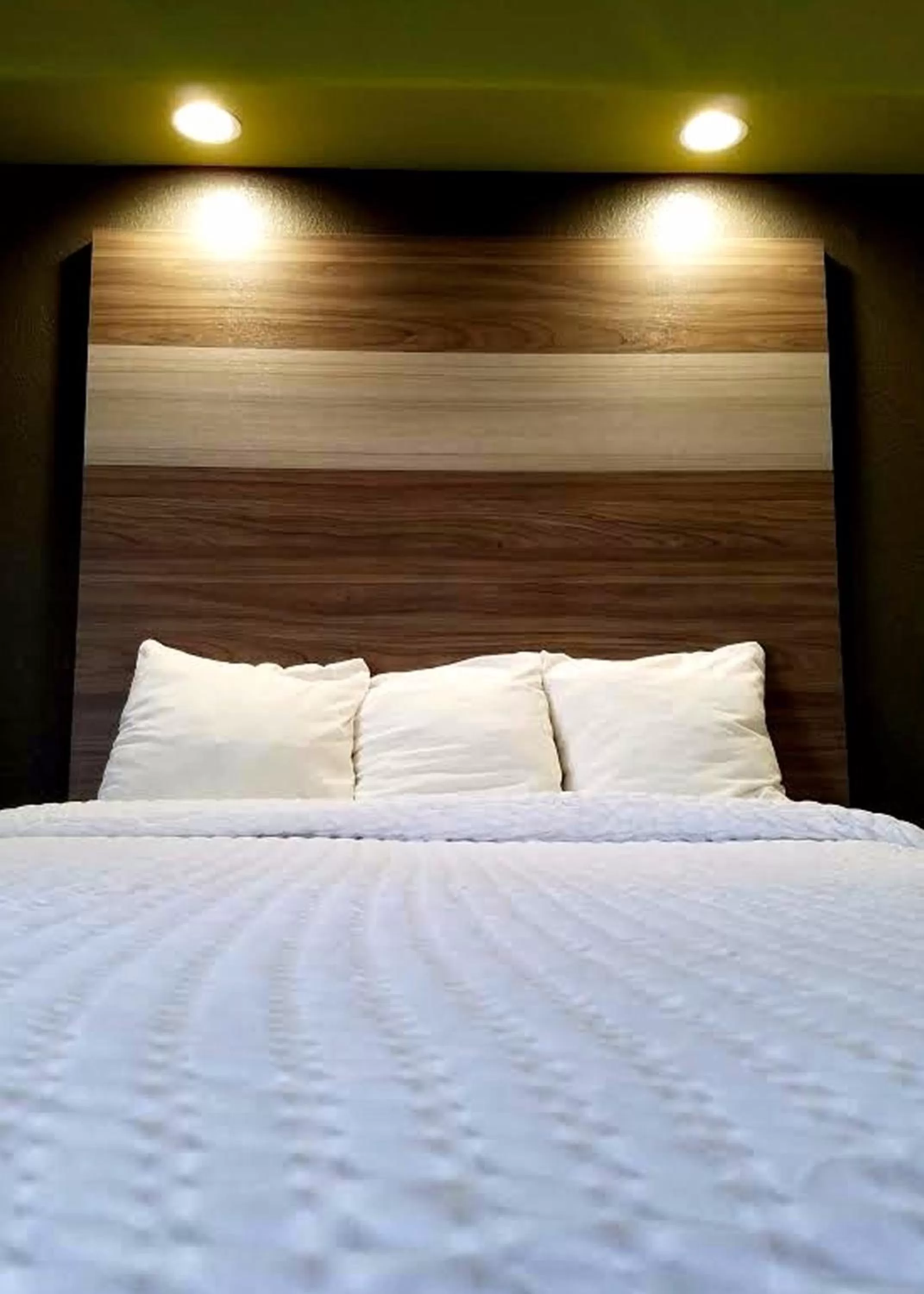 Bed in Seabreeze Inn - Fort Walton