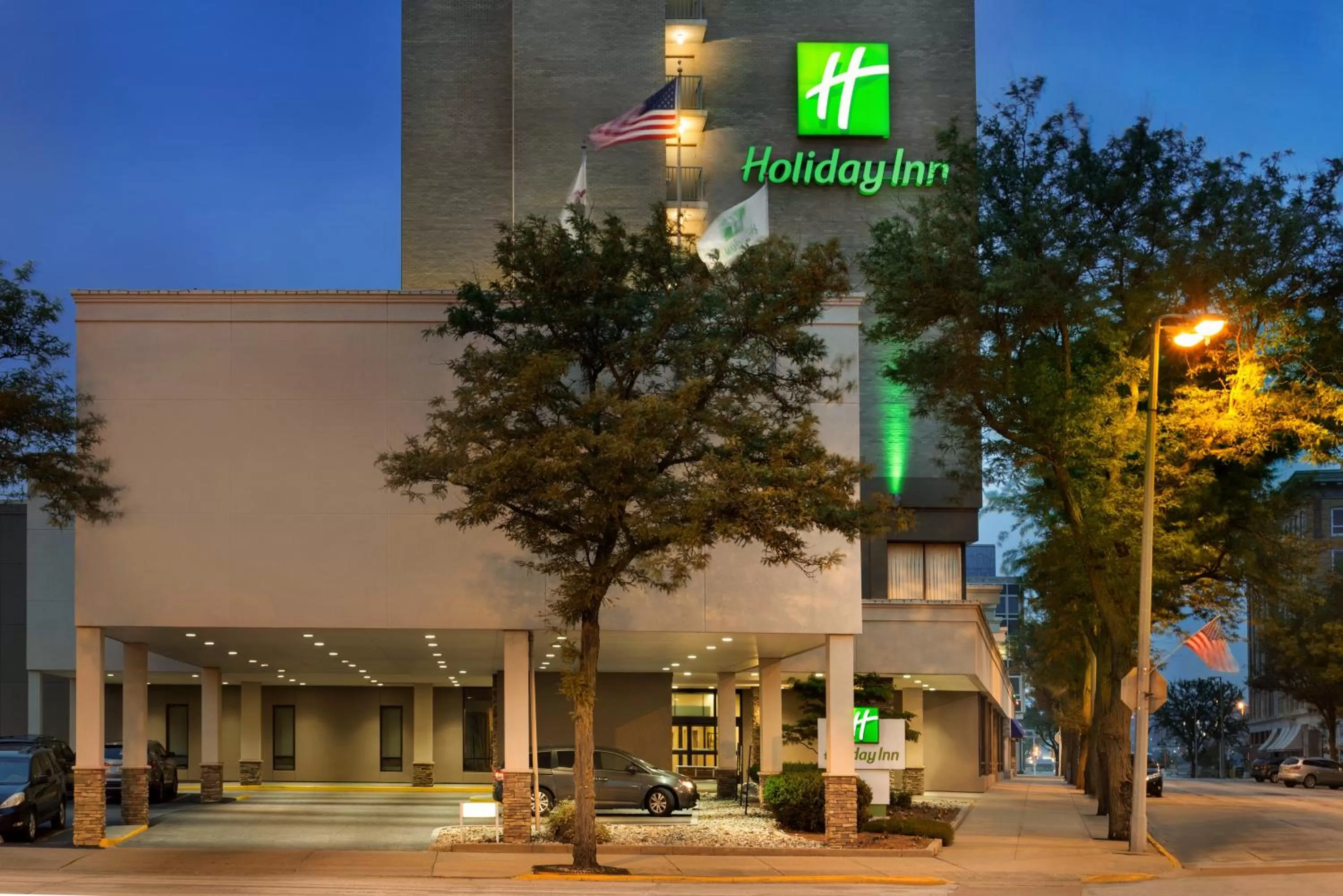 Property building in Holiday Inn Rock Island-Quad Cities by IHG