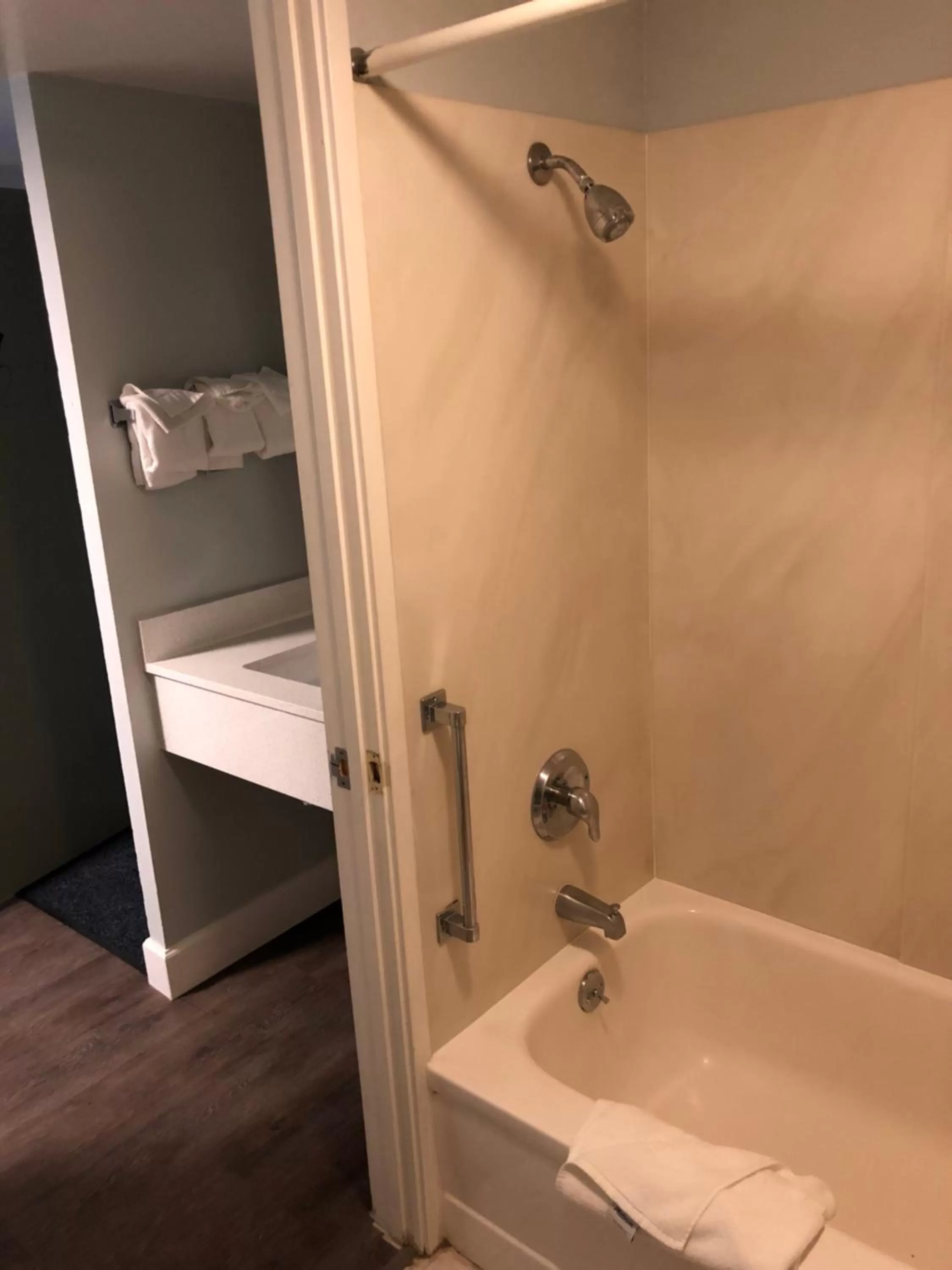 Bathroom in Sand Dollar Inn