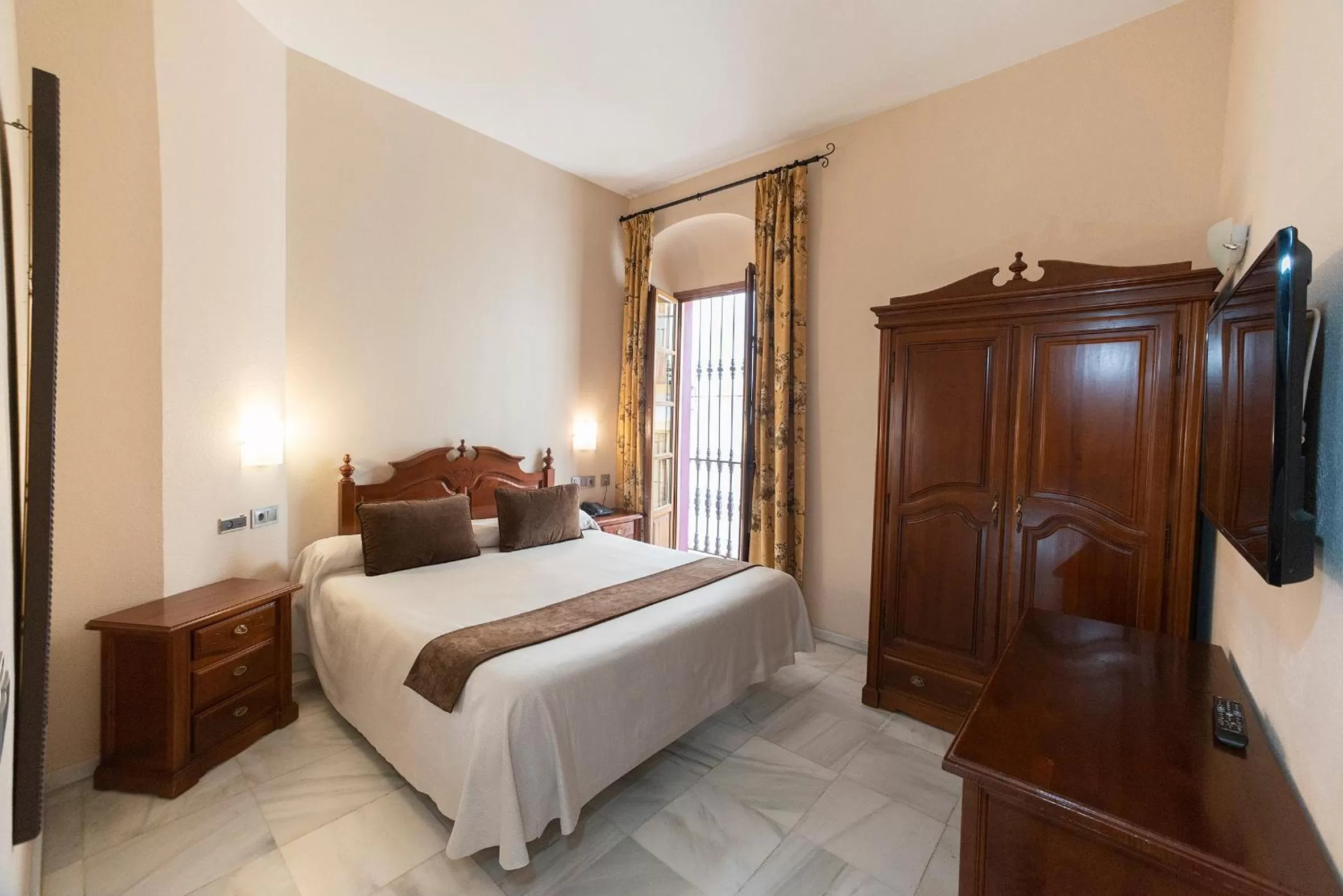 Photo of the whole room, Bed in Hotel Casa Museo de la Mezquita